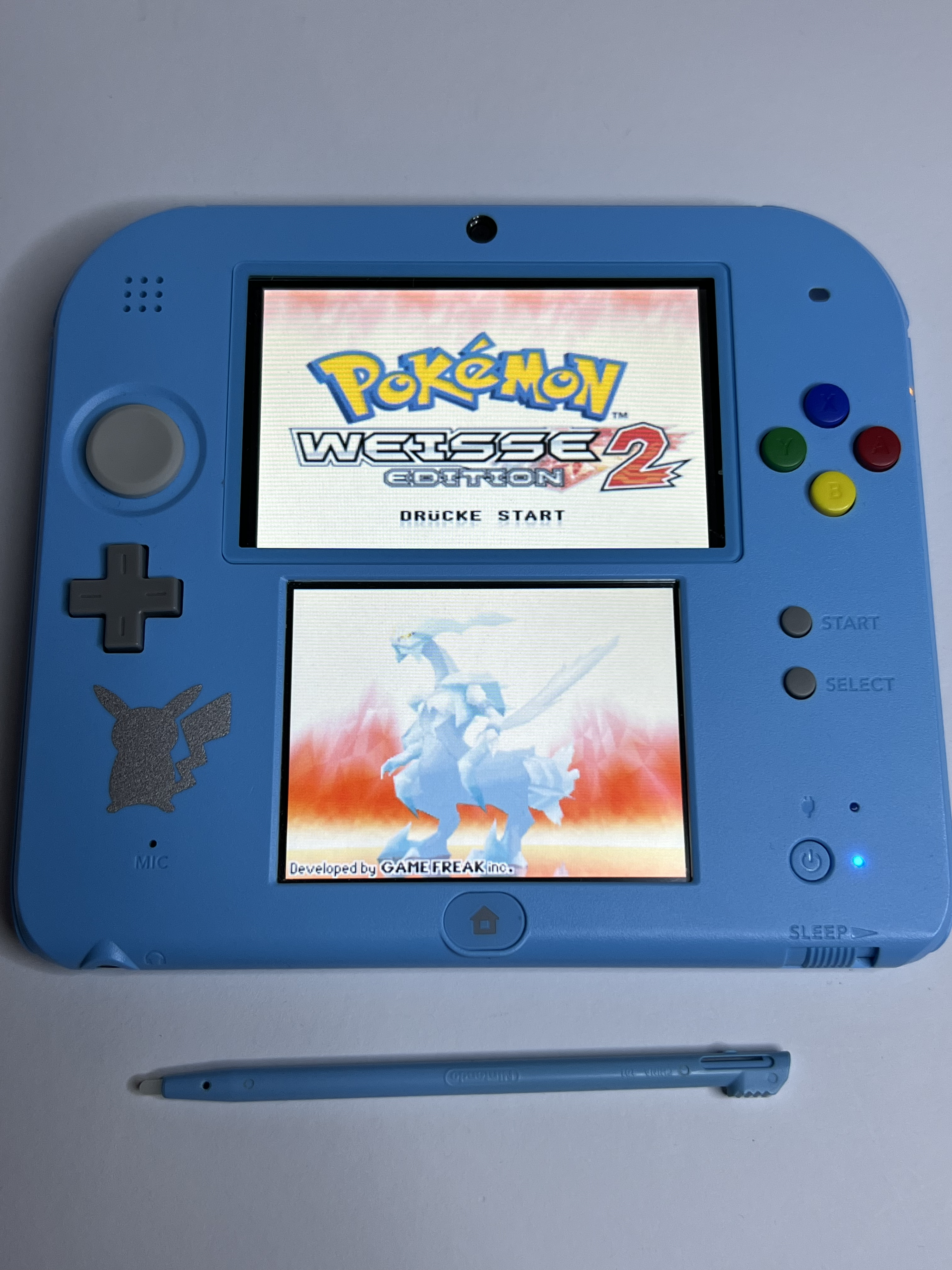 Nintendo 2DS Konsole Pokemon Mond Edition mit 128GB, Pokemon Bank, Poke Mover & vielen Extras