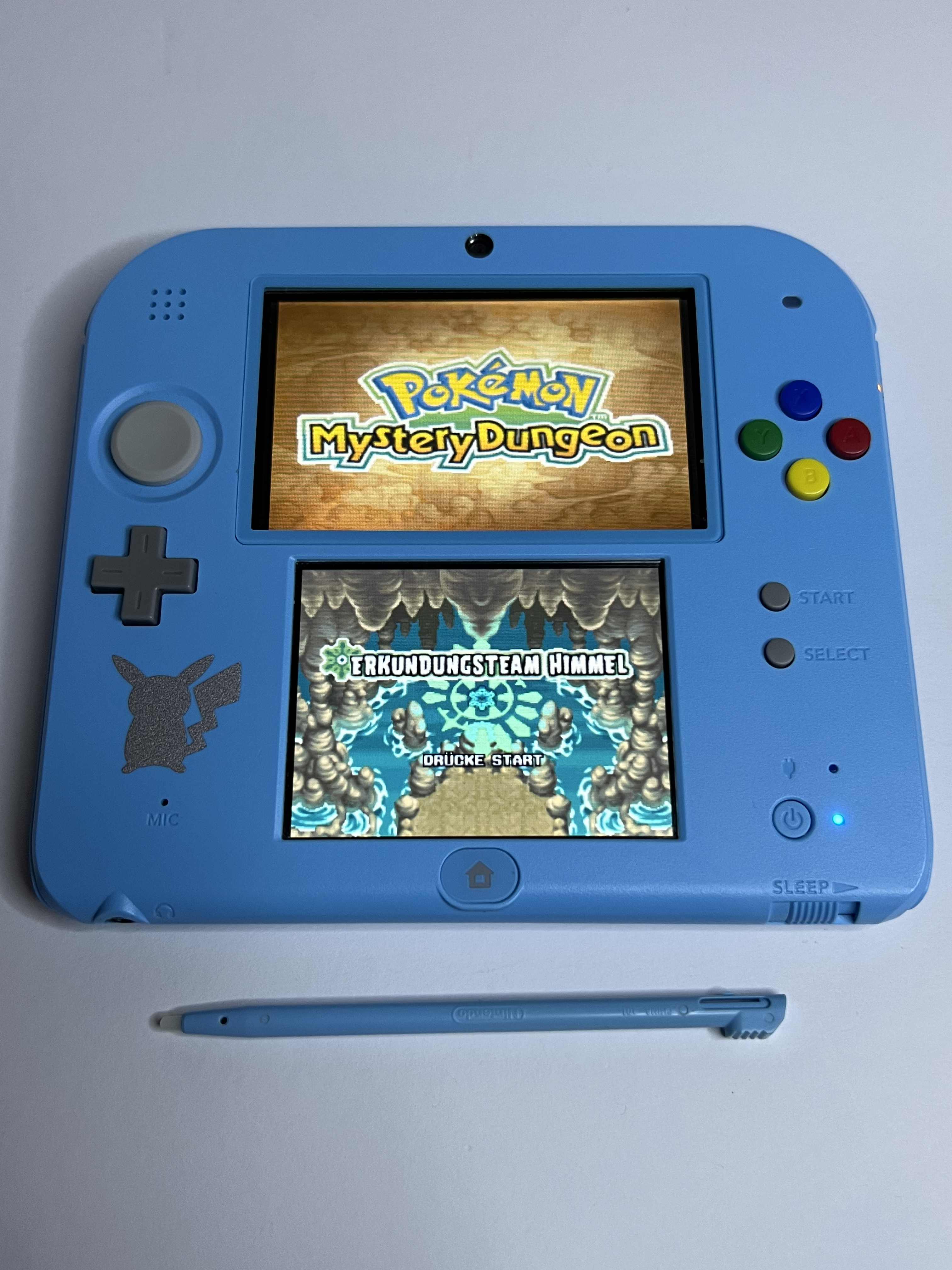 Nintendo 2DS Konsole Pokemon Sonne & Mond Edition mit 128GB, Pokemon Bank, Poke Mover & vielen Extras