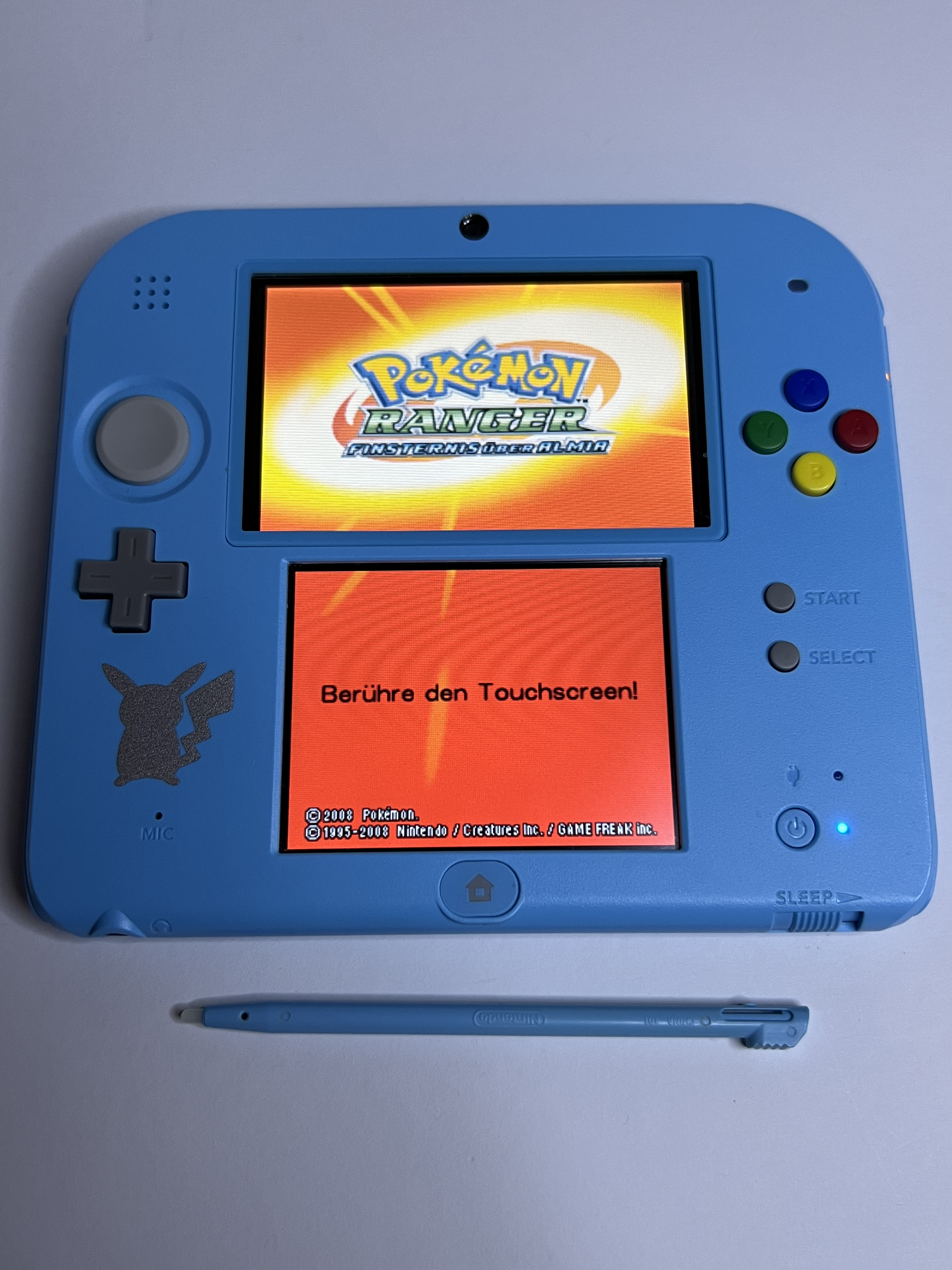 Nintendo 2DS Konsole Pokemon Sonne & Mond Edition mit 128GB, Pokemon Bank, Poke Mover & vielen Extras
