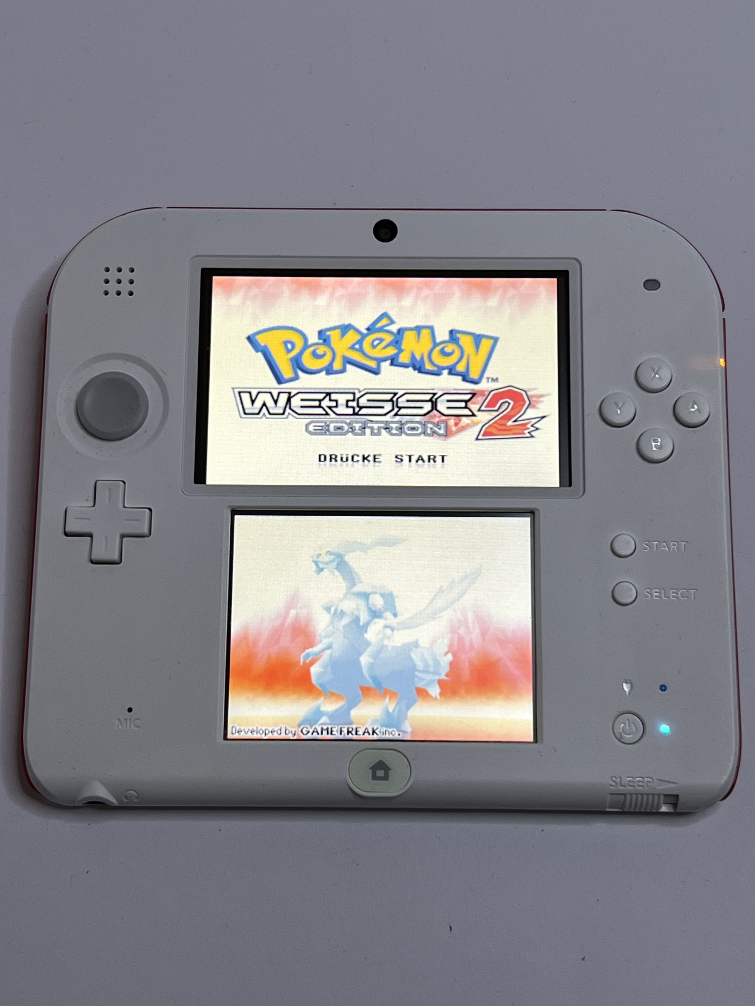 Nintendo 2DS Konsole weiß rot mit 128GB, Pokemon Bank, Poke Mover & vielen Extras