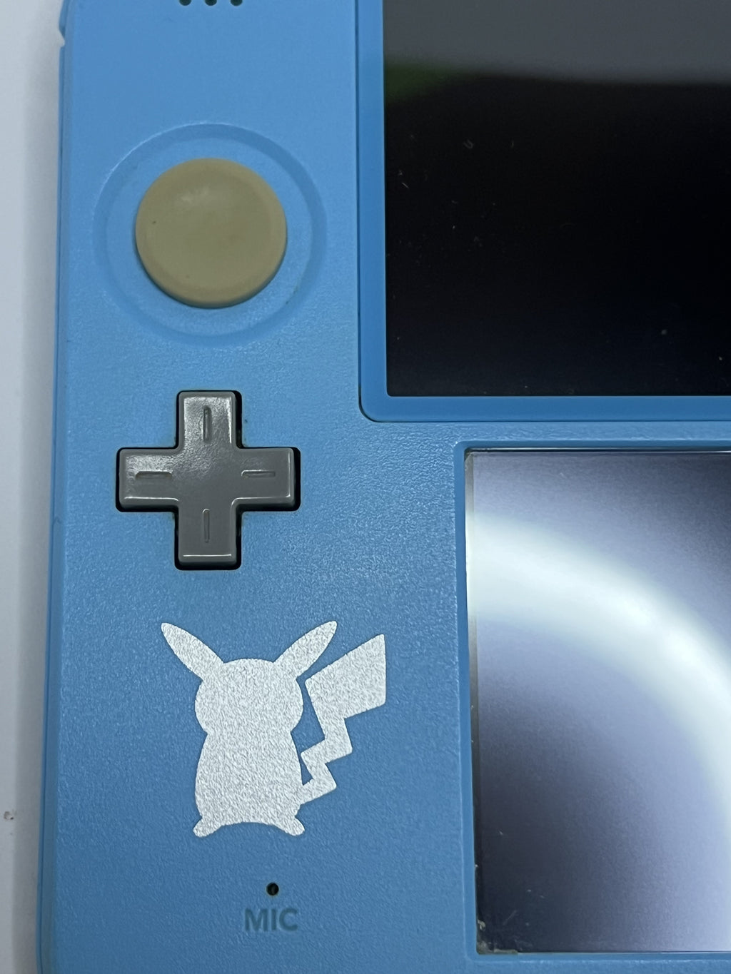 Nintendo 2DS Konsole Pokemon Sonne & Mond Edition mit 128GB, Pokemon Bank, Poke Mover & vielen Extras