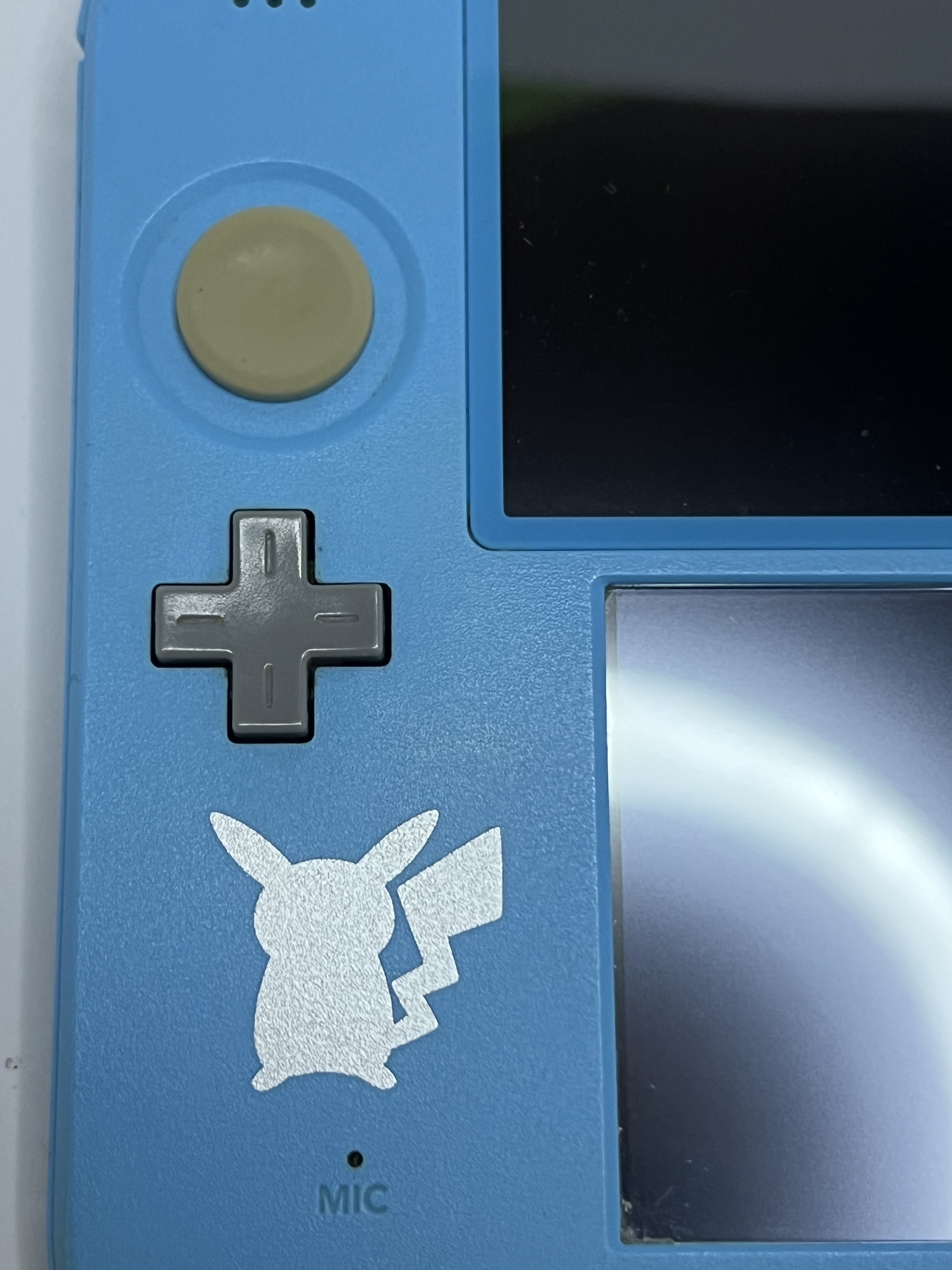 Nintendo 2DS Konsole Pokemon Sonne & Mond Edition mit 128GB, Pokemon Bank, Poke Mover & vielen Extras