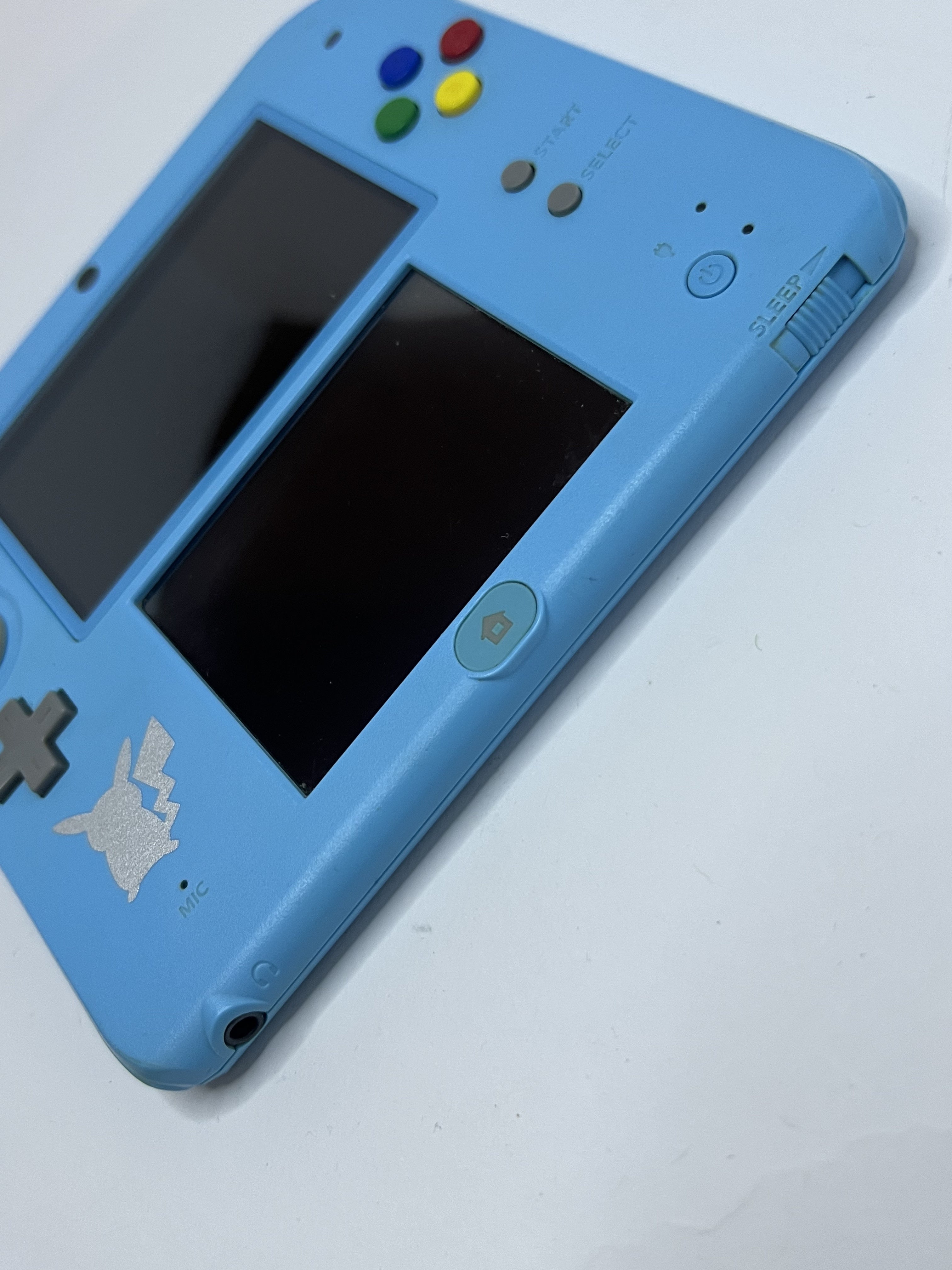 Nintendo 2DS Konsole Pokemon Sonne & Mond Edition mit 128GB, Pokemon Bank, Poke Mover & vielen Extras