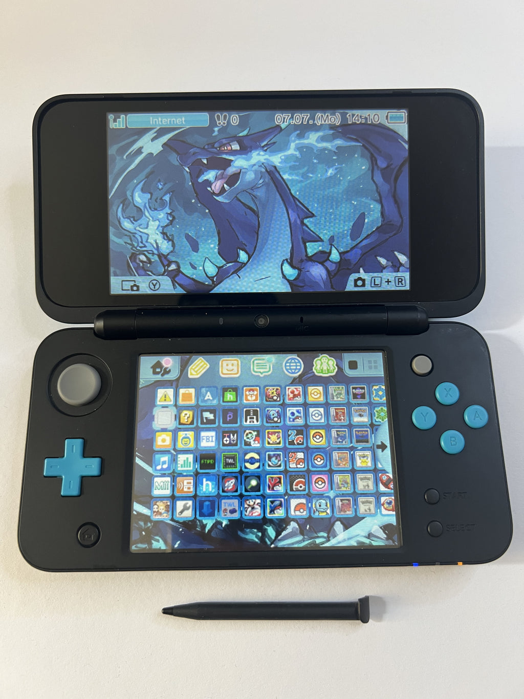 Nintendo New 2DS XL Konsole in neon blau mit 128GB, Pokemon Bank, Poke Mover & vielen Extras