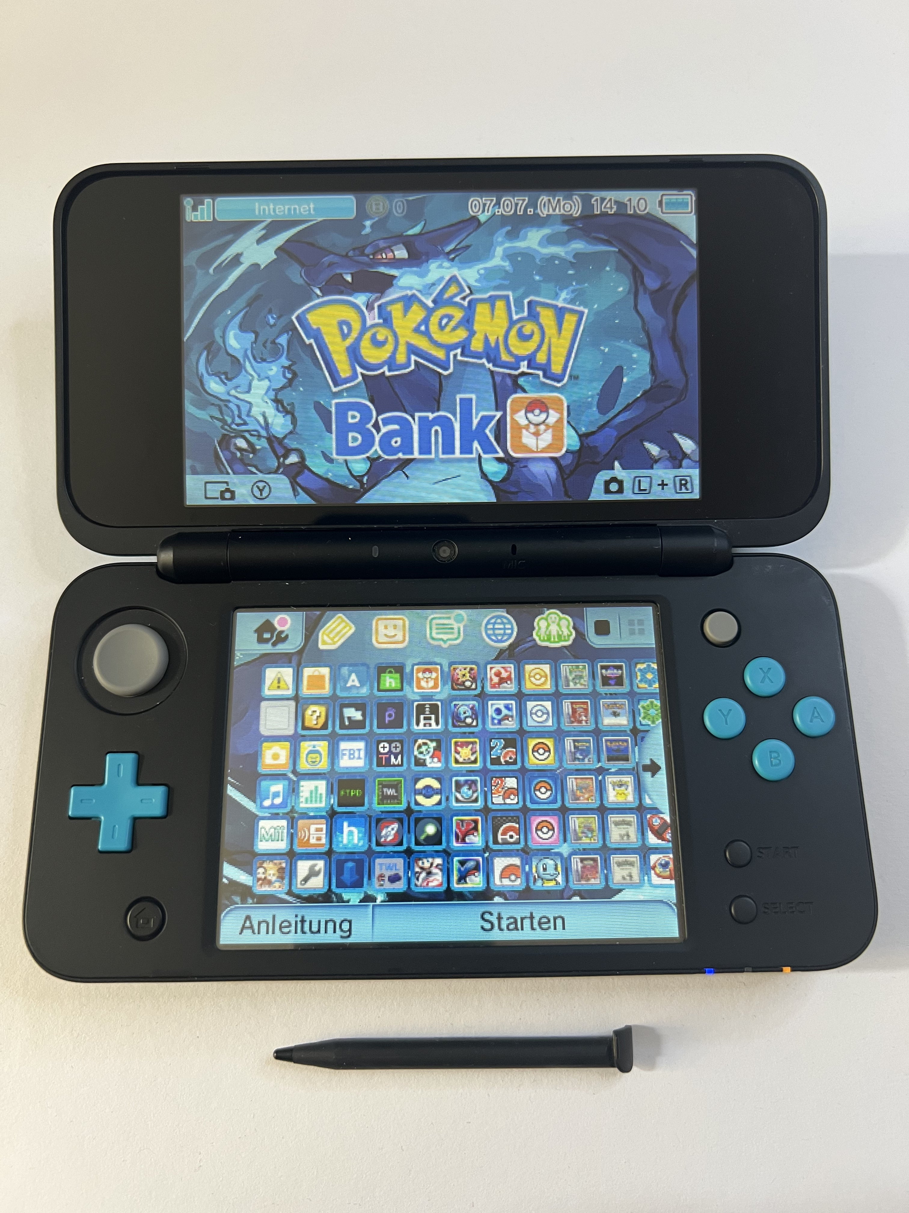 Nintendo New 2DS XL Konsole in neon blau mit 128GB, Pokemon Bank, Poke Mover & vielen Extras