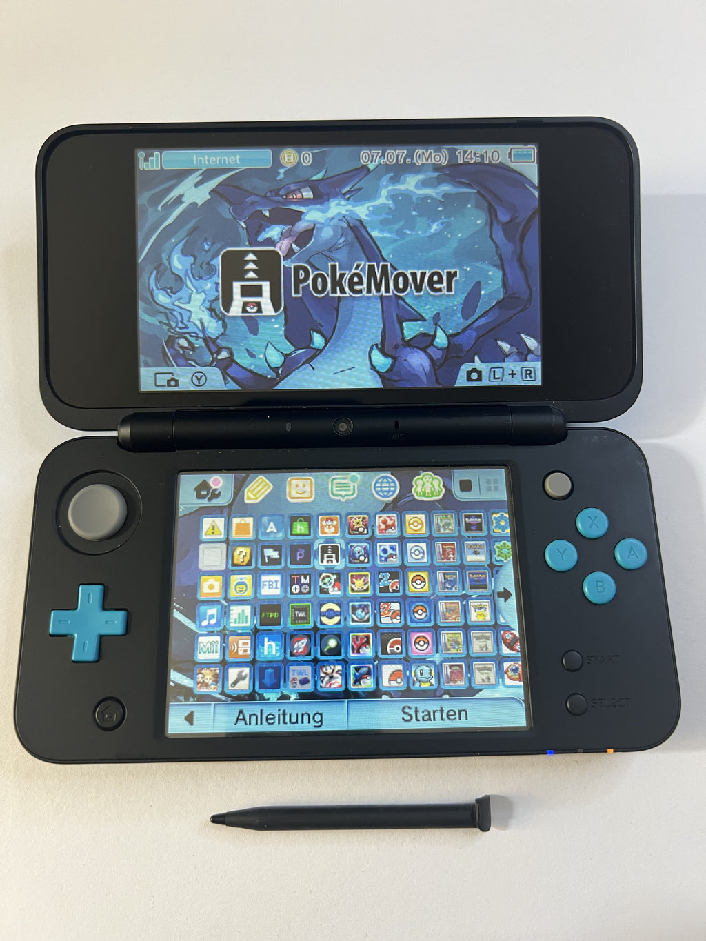 Nintendo New 2DS XL Konsole in neon blau mit 128GB, Pokemon Bank, Poke Mover & vielen Extras