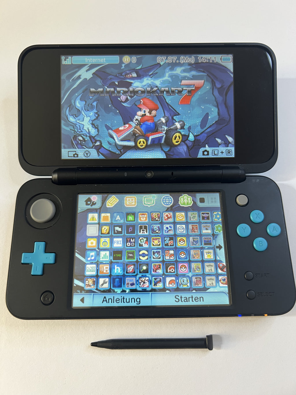Nintendo New 2DS XL Konsole in neon blau mit 128GB, Pokemon Bank, Poke Mover & vielen Extras