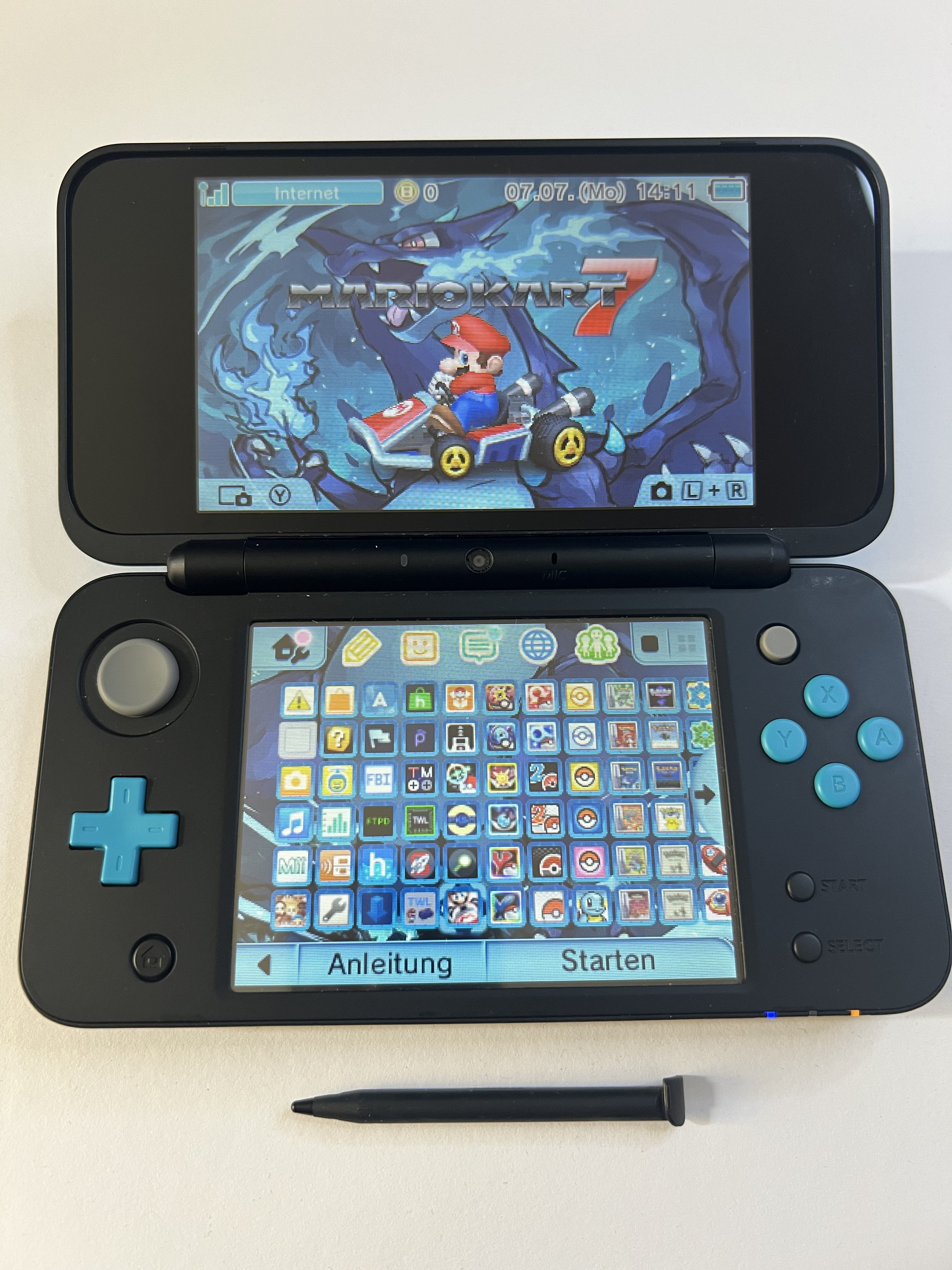 Nintendo New 2DS XL Konsole in neon blau mit 128GB, Pokemon Bank, Poke Mover & vielen Extras