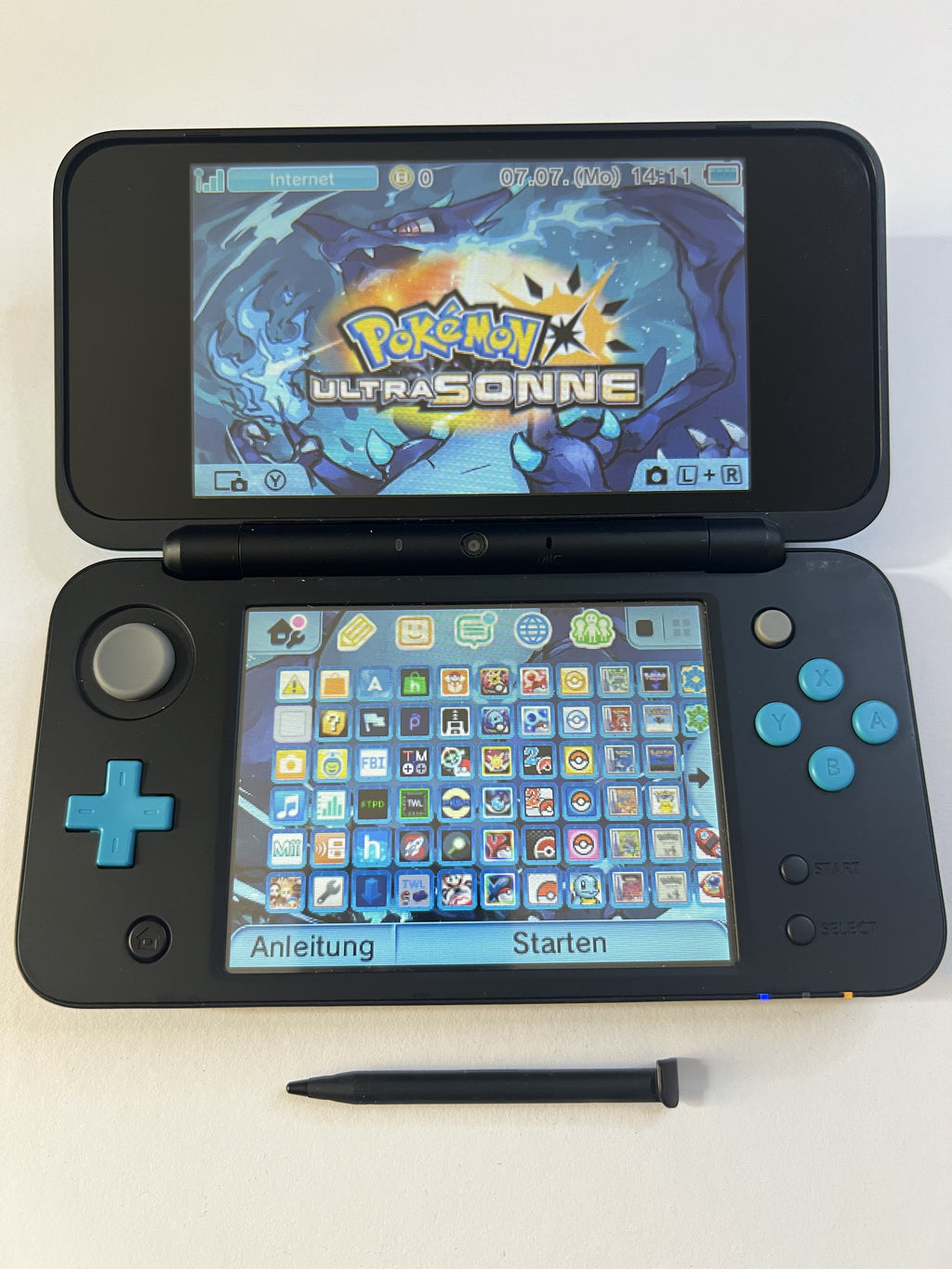 Nintendo New 2DS XL Konsole in neon blau mit 128GB, Pokemon Bank, Poke Mover & vielen Extras