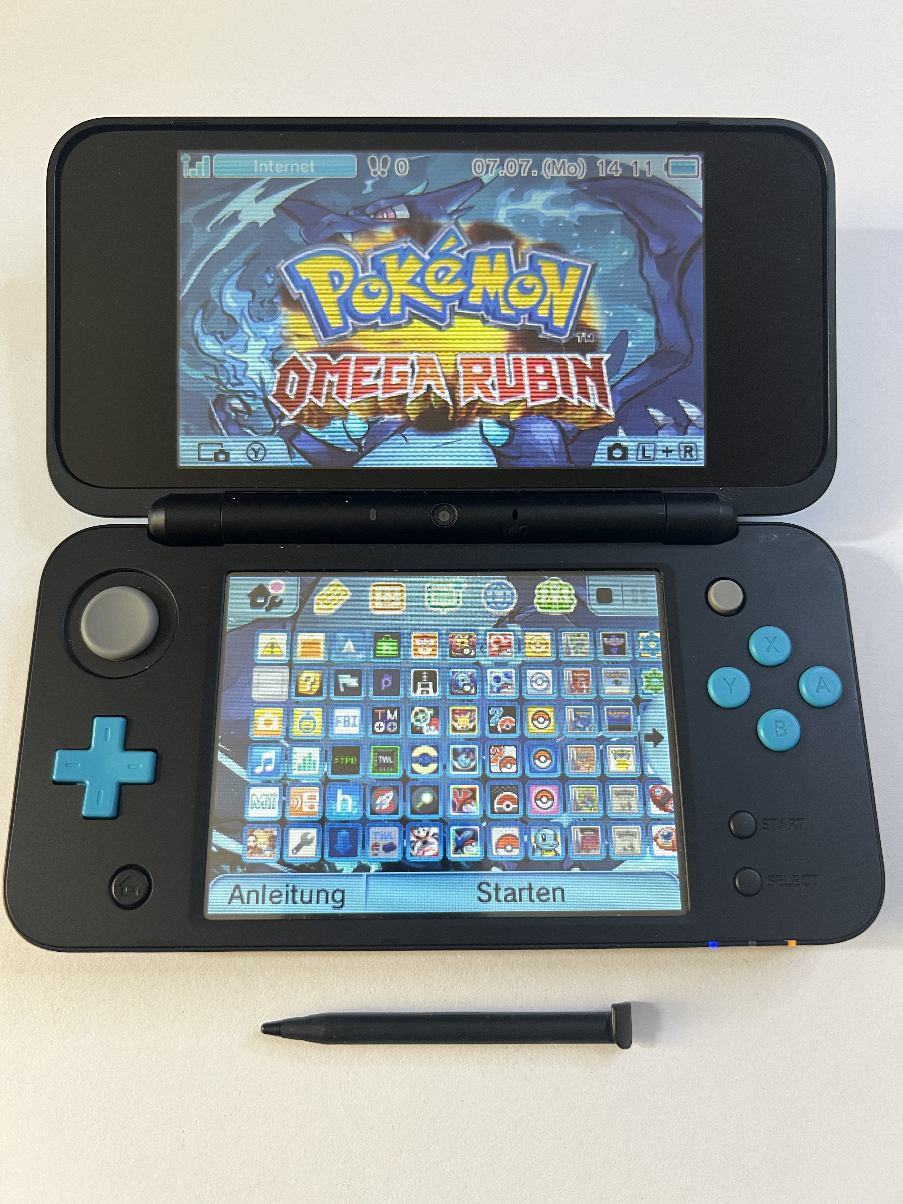 Nintendo New 2DS XL Konsole in neon blau mit 128GB, Pokemon Bank, Poke Mover & vielen Extras