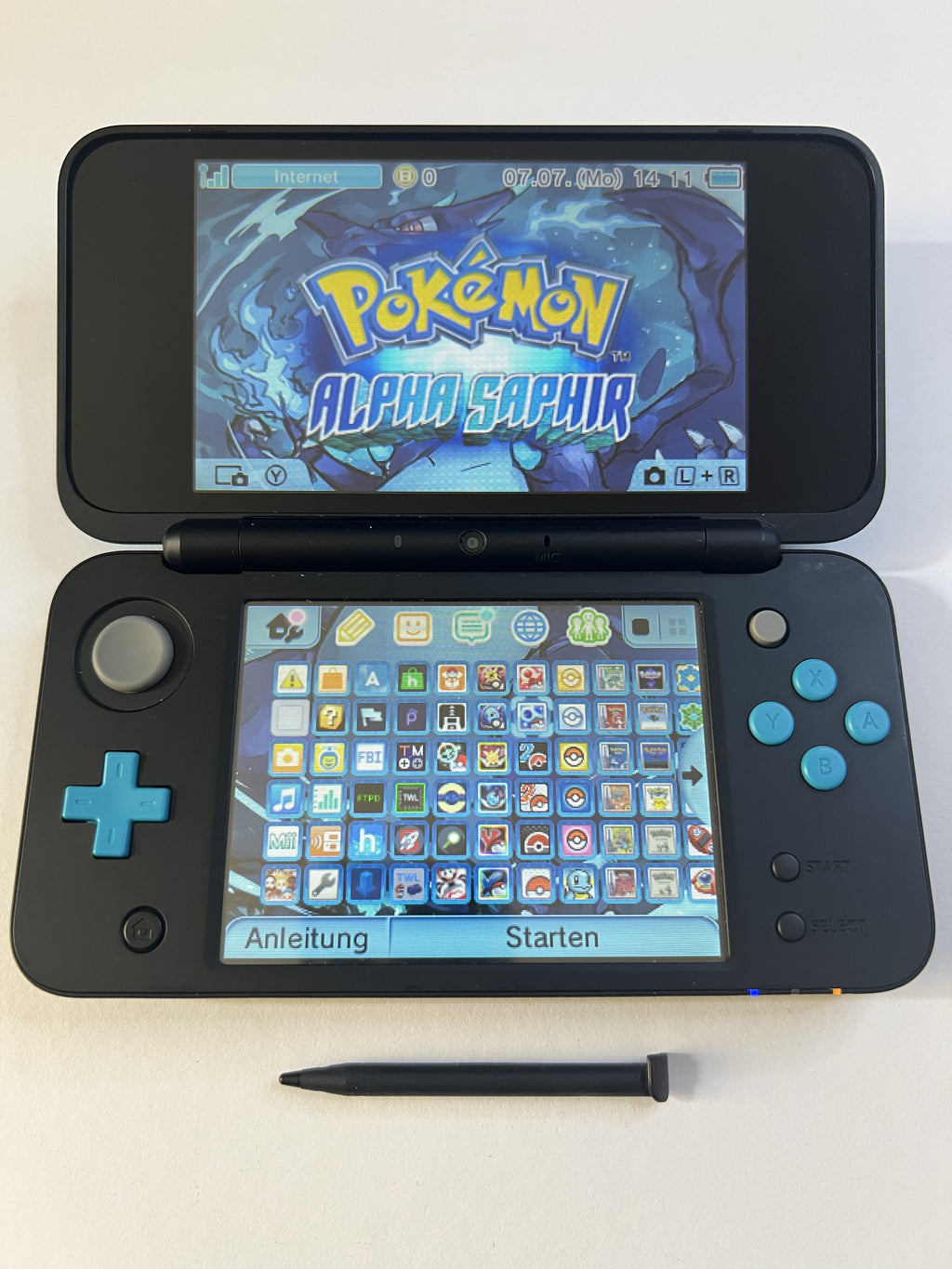 Nintendo New 2DS XL Konsole in neon blau mit 128GB, Pokemon Bank, Poke Mover & vielen Extras