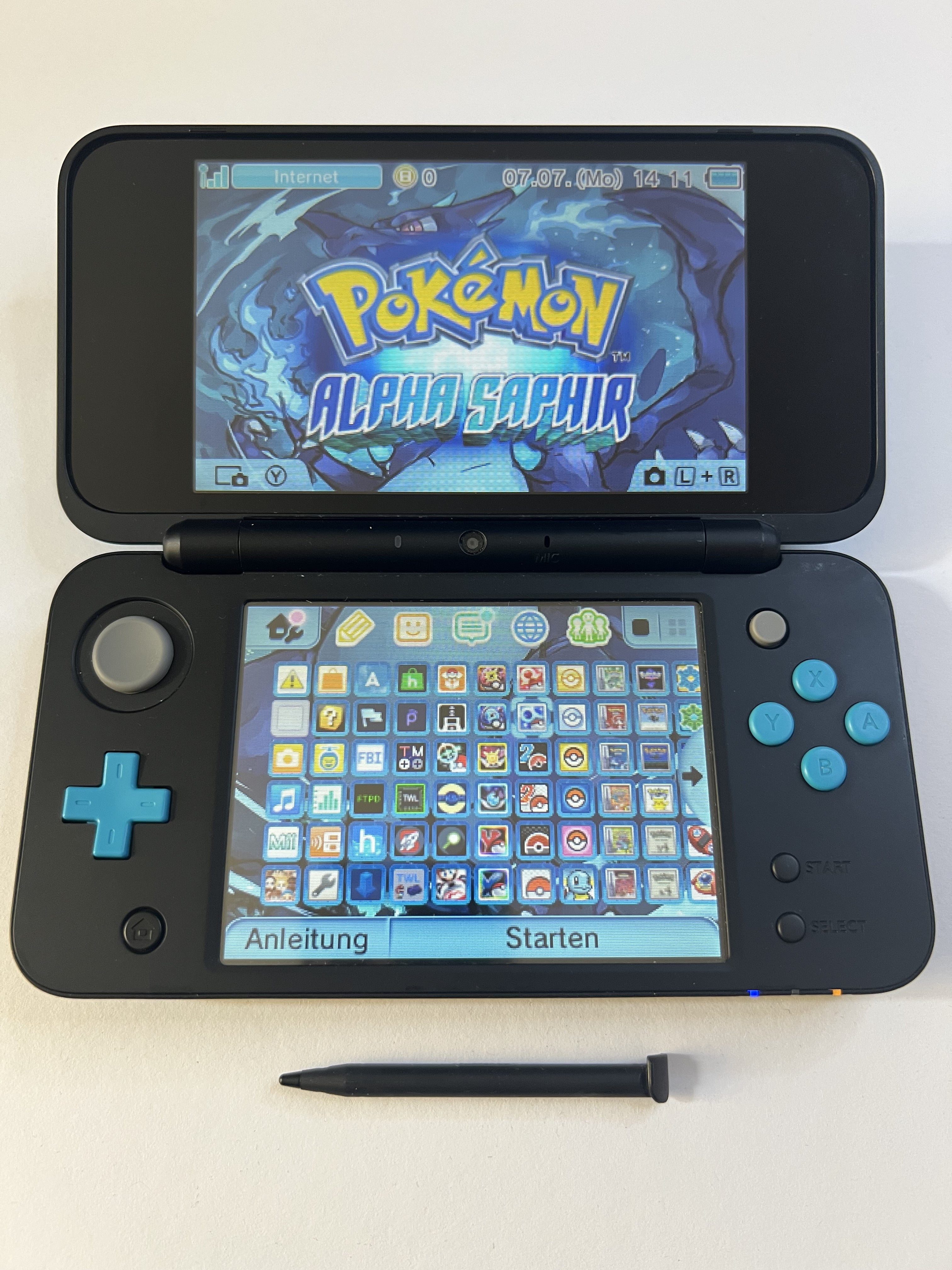 Nintendo New 2DS XL Konsole in neon blau mit 128GB, Pokemon Bank, Poke Mover & vielen Extras