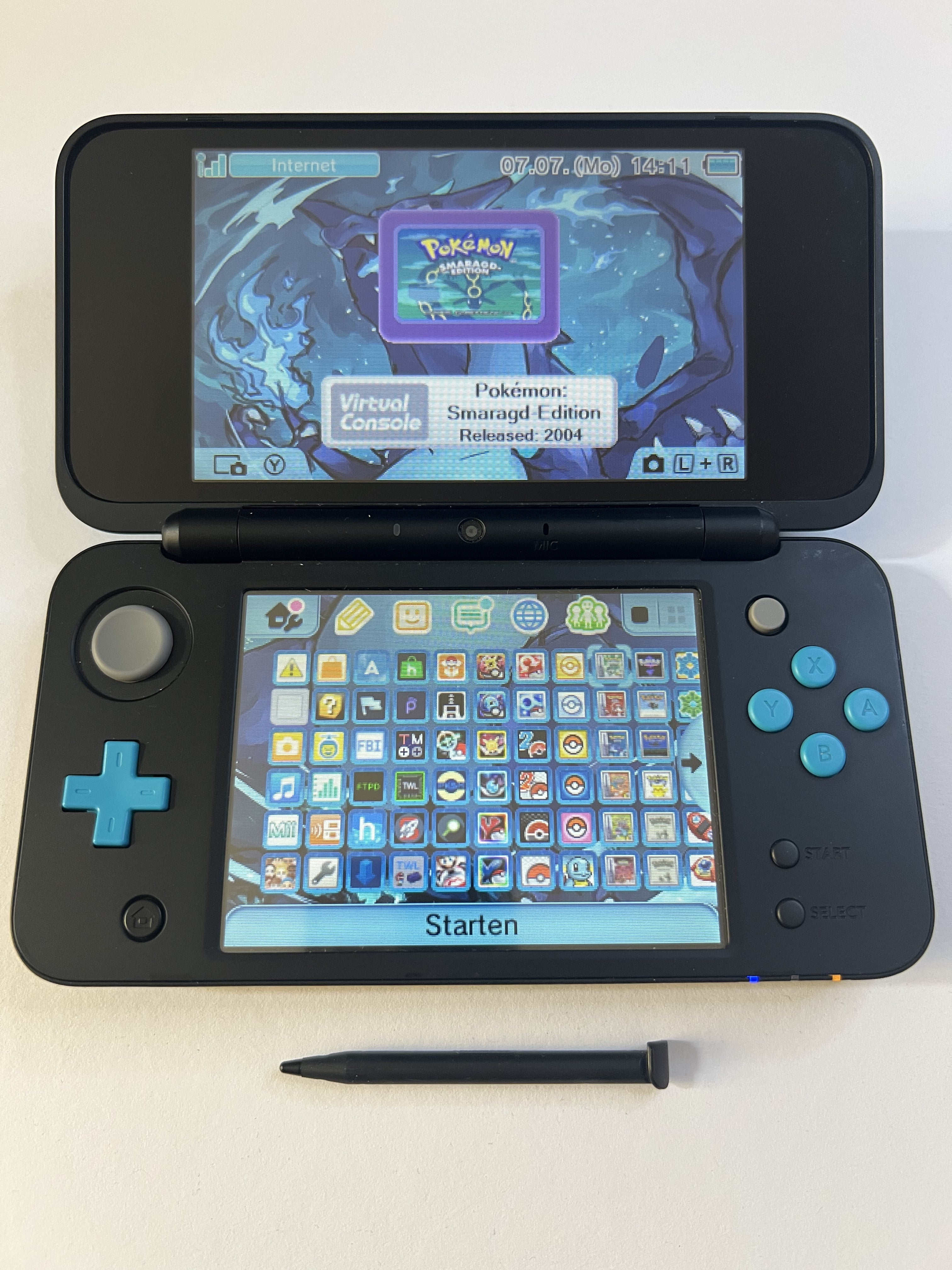 Nintendo New 2DS XL Konsole in neon blau mit 128GB, Pokemon Bank, Poke Mover & vielen Extras