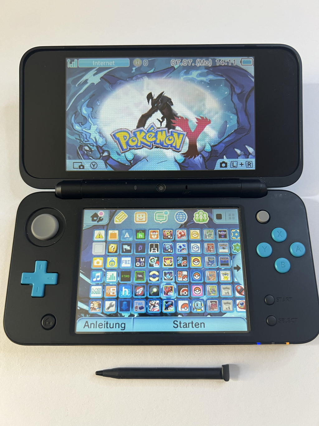 Nintendo New 2DS XL Konsole in neon blau mit 128GB, Pokemon Bank, Poke Mover & vielen Extras