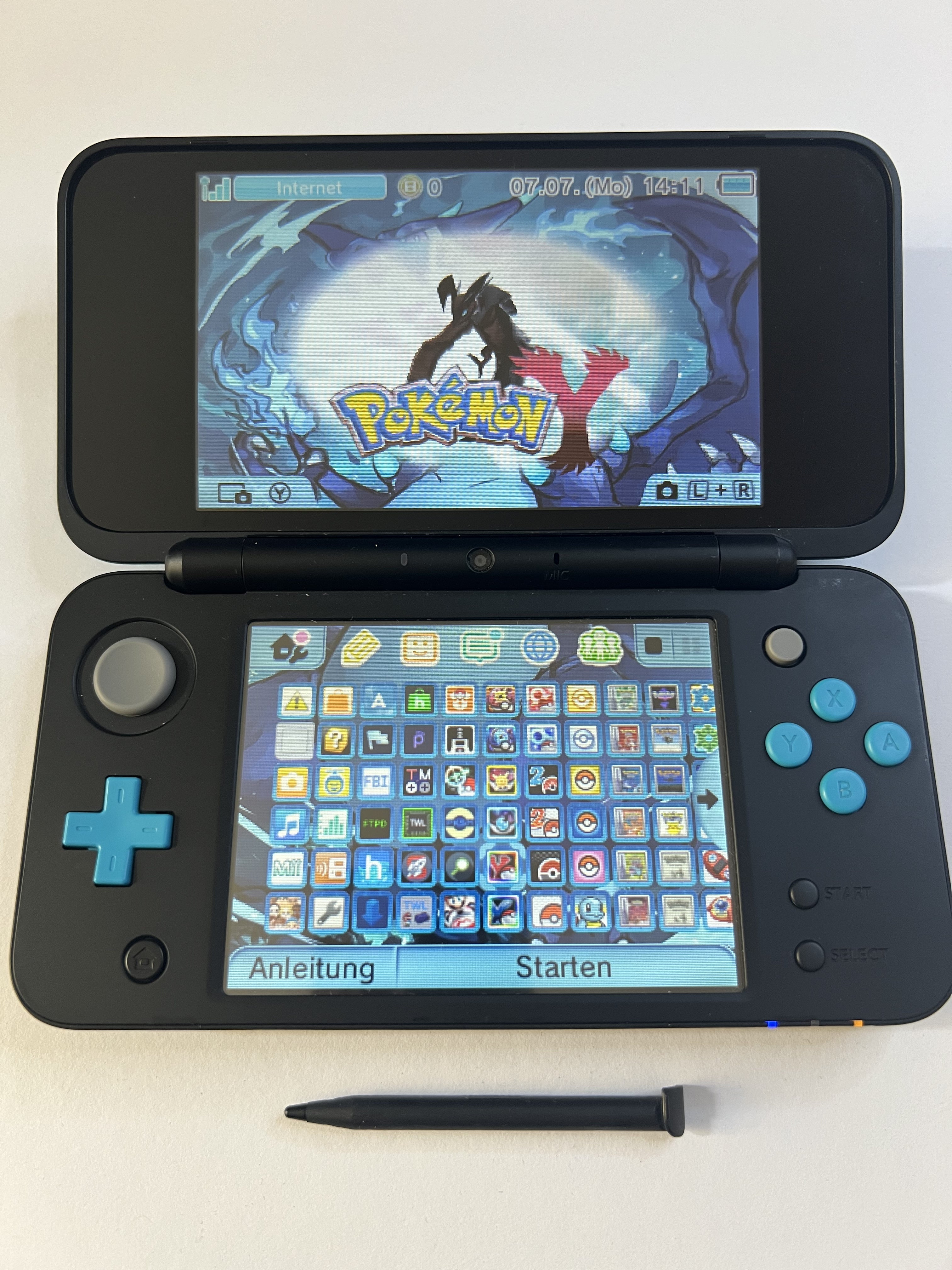 Nintendo New 2DS XL Konsole in neon blau mit 128GB, Pokemon Bank, Poke Mover & vielen Extras
