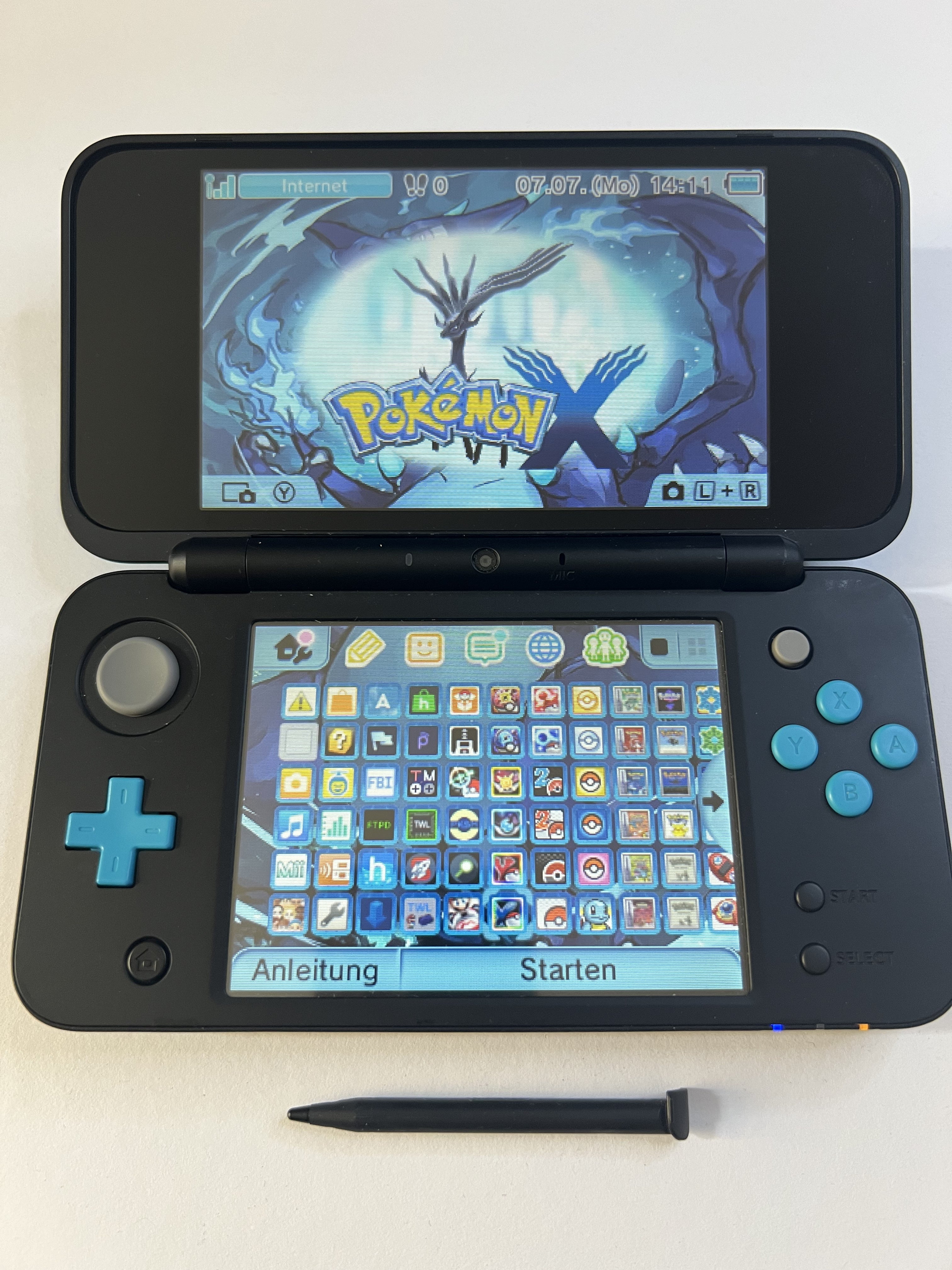 Nintendo New 2DS XL Konsole in neon blau mit 128GB, Pokemon Bank, Poke Mover & vielen Extras
