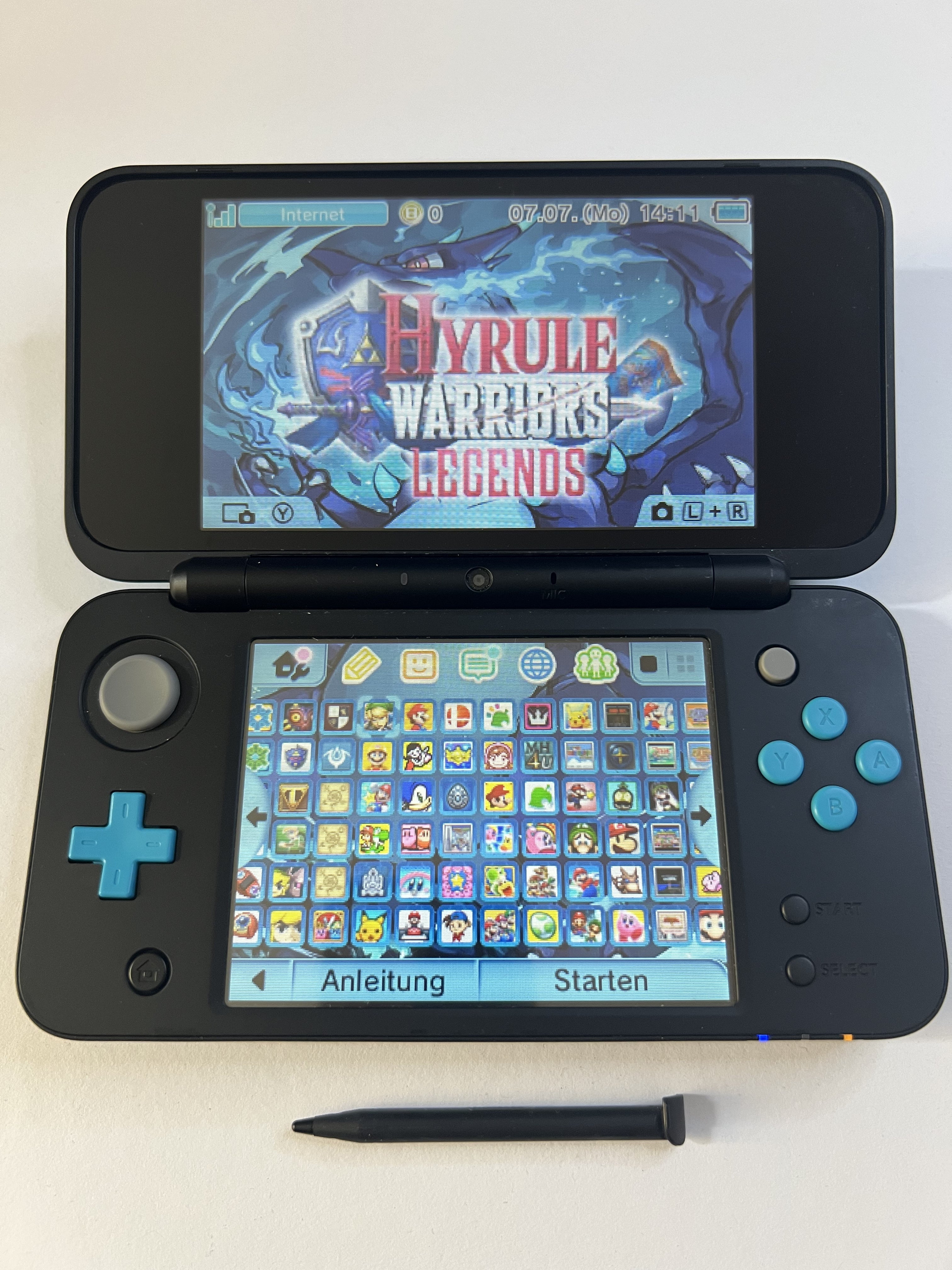 Nintendo New 2DS XL Konsole in neon blau mit 128GB, Pokemon Bank, Poke Mover & vielen Extras