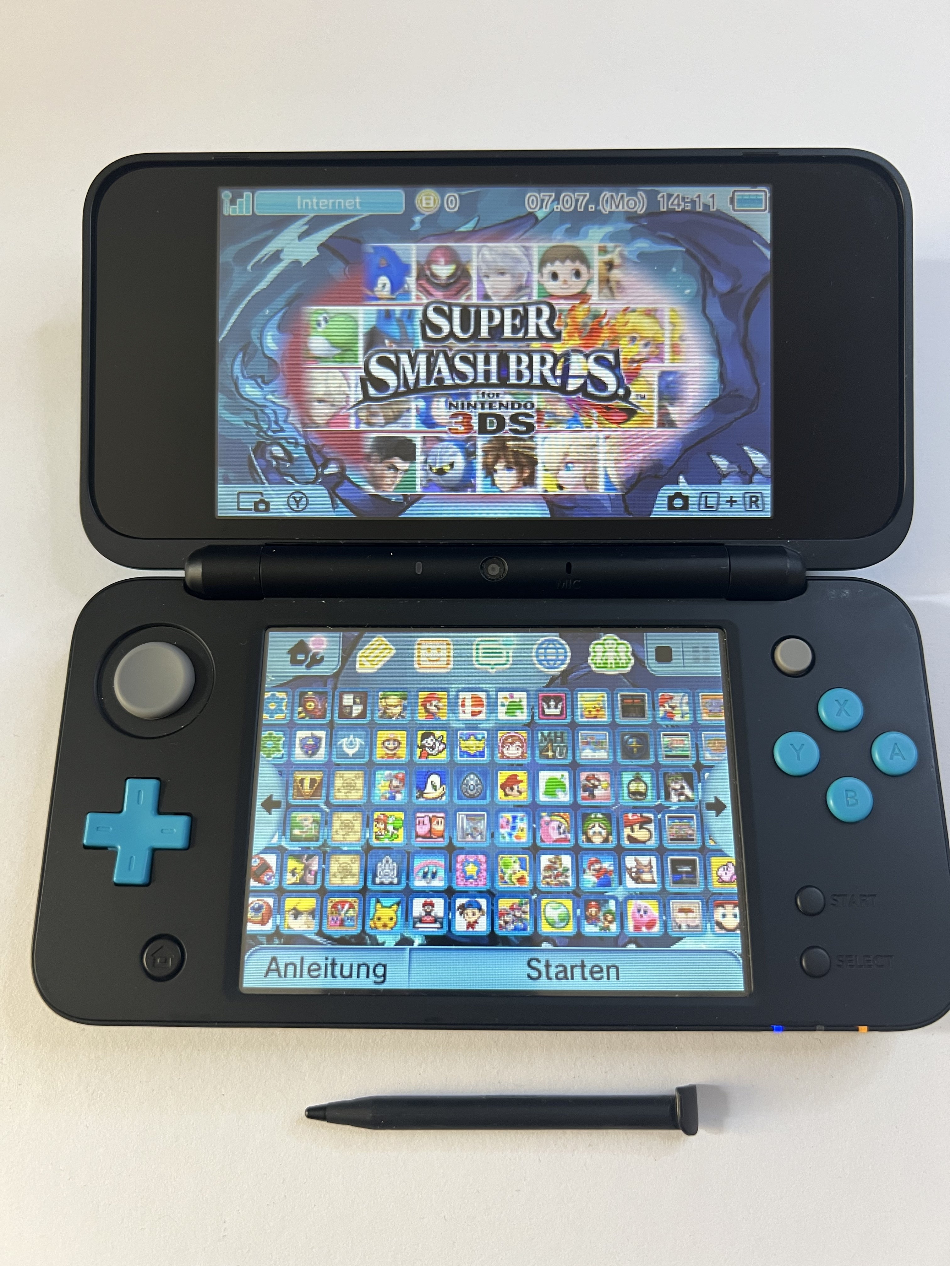 Nintendo New 2DS XL Konsole in neon blau mit 128GB, Pokemon Bank, Poke Mover & vielen Extras
