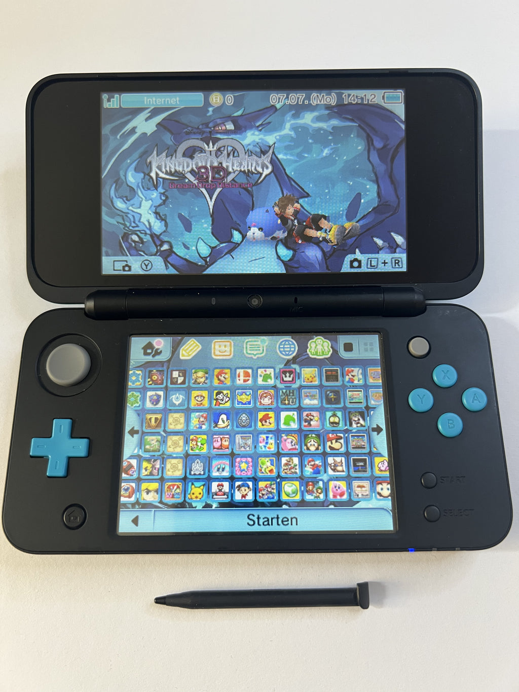 Nintendo New 2DS XL Konsole in neon blau mit 128GB, Pokemon Bank, Poke Mover & vielen Extras