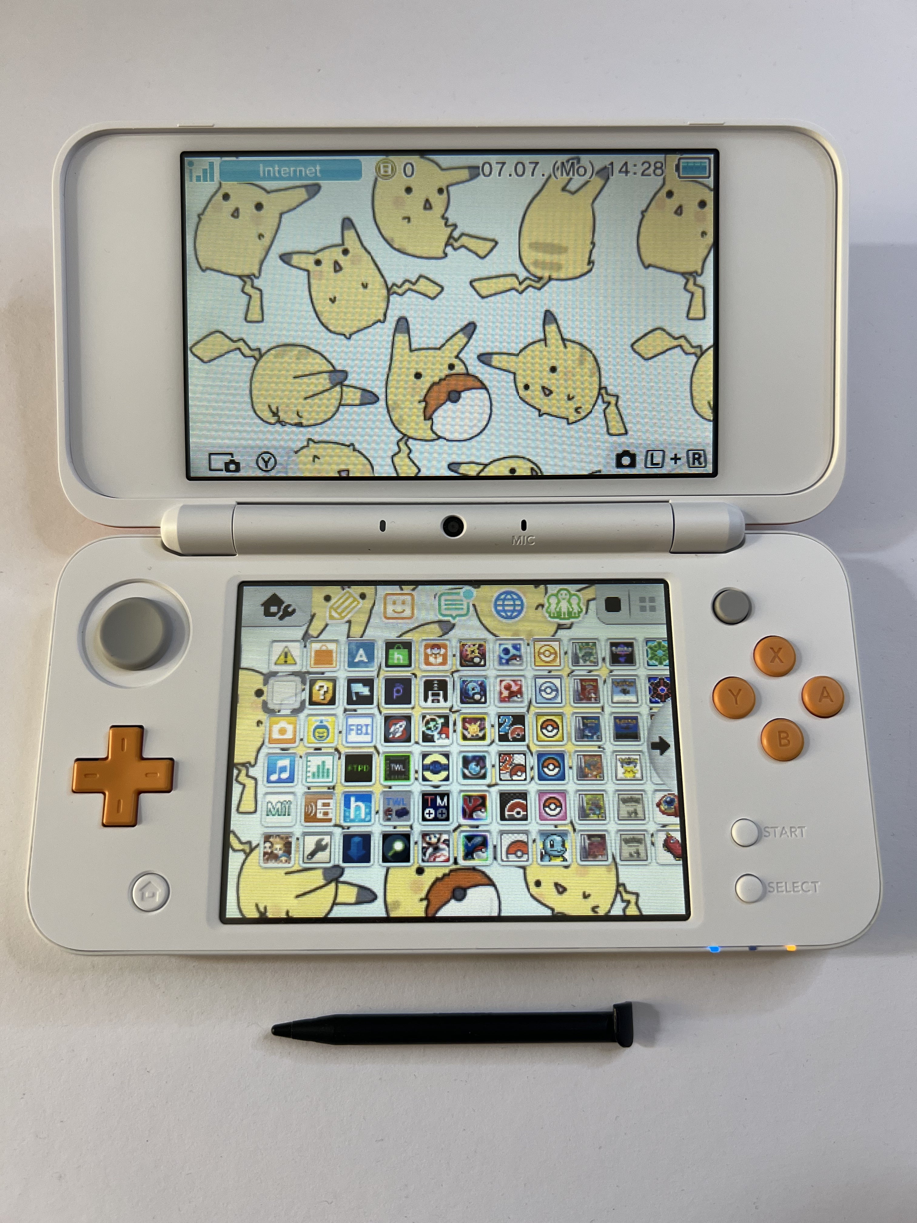 Nintendo New 2DS XL Konsole in weiß orange mit 128GB, Pokemon Bank, Poke Mover & vielen Extras