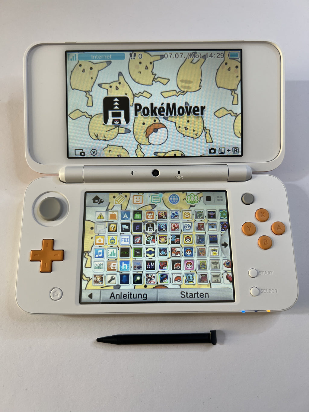 Nintendo New 2DS XL Konsole in weiß orange mit 128GB, Pokemon Bank, Poke Mover & vielen Extras