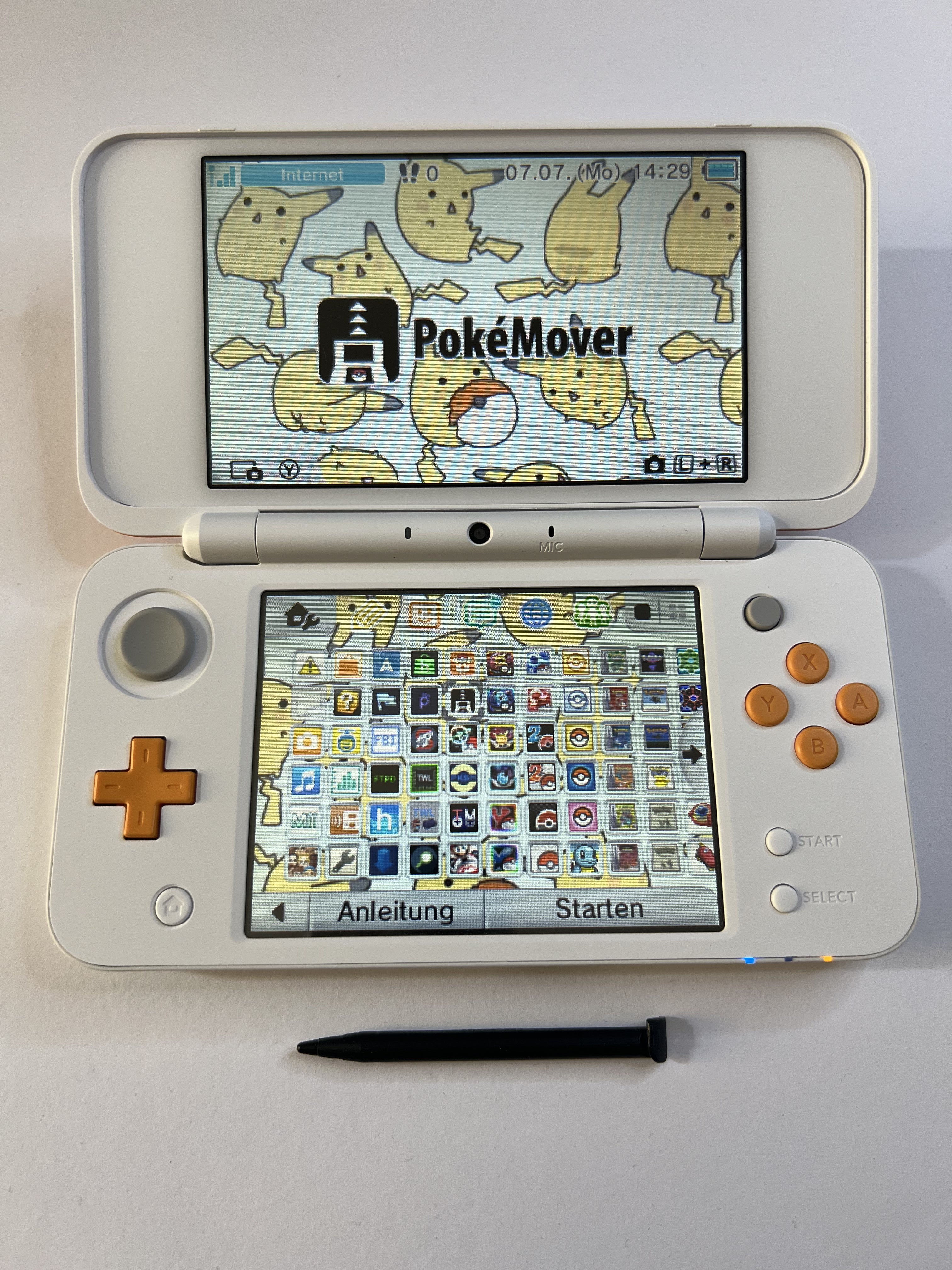 Nintendo New 2DS XL Konsole in weiß orange mit 128GB, Pokemon Bank, Poke Mover & vielen Extras