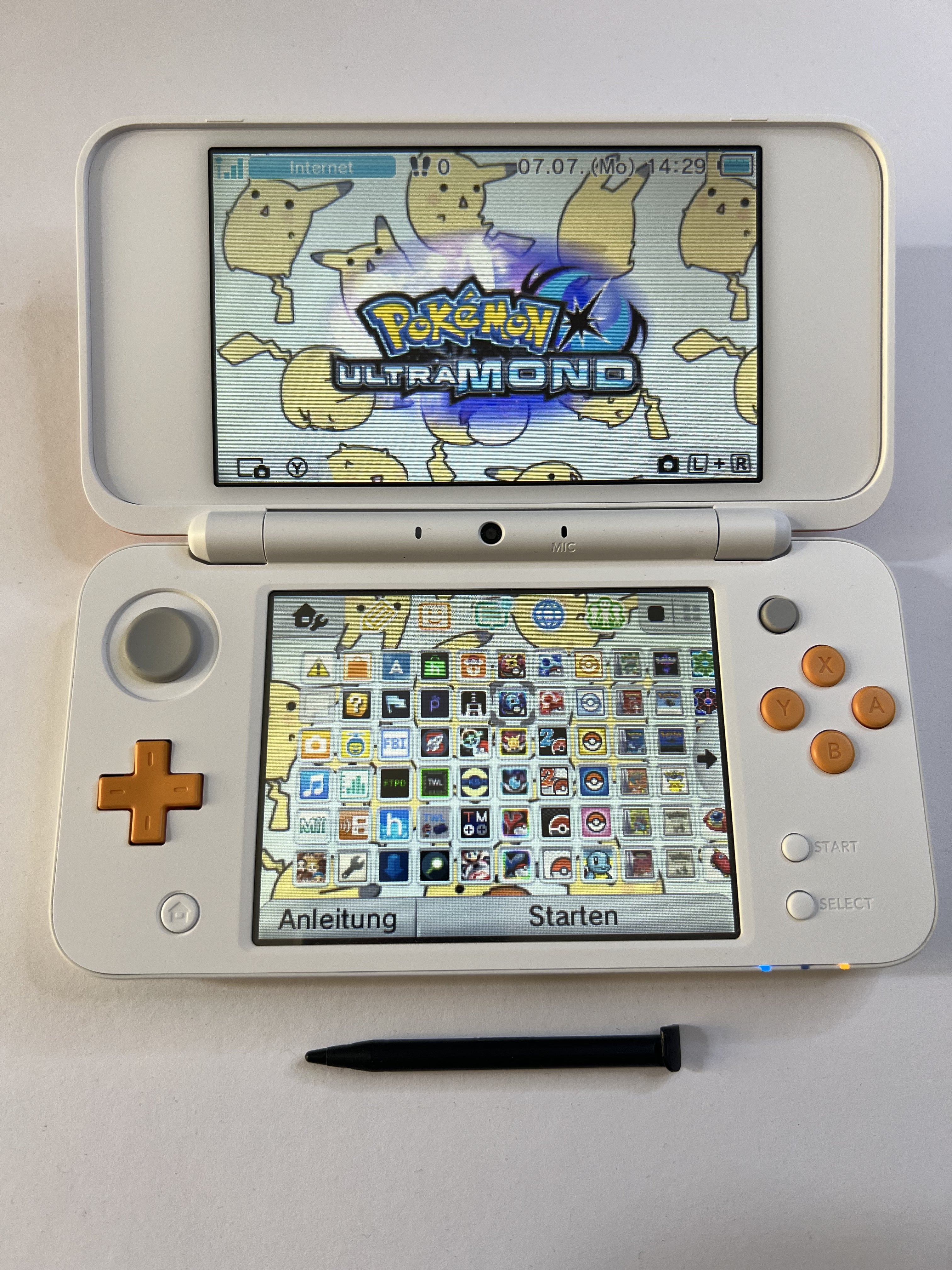 Nintendo New 2DS XL Konsole in weiß orange mit 128GB, Pokemon Bank, Poke Mover & vielen Extras