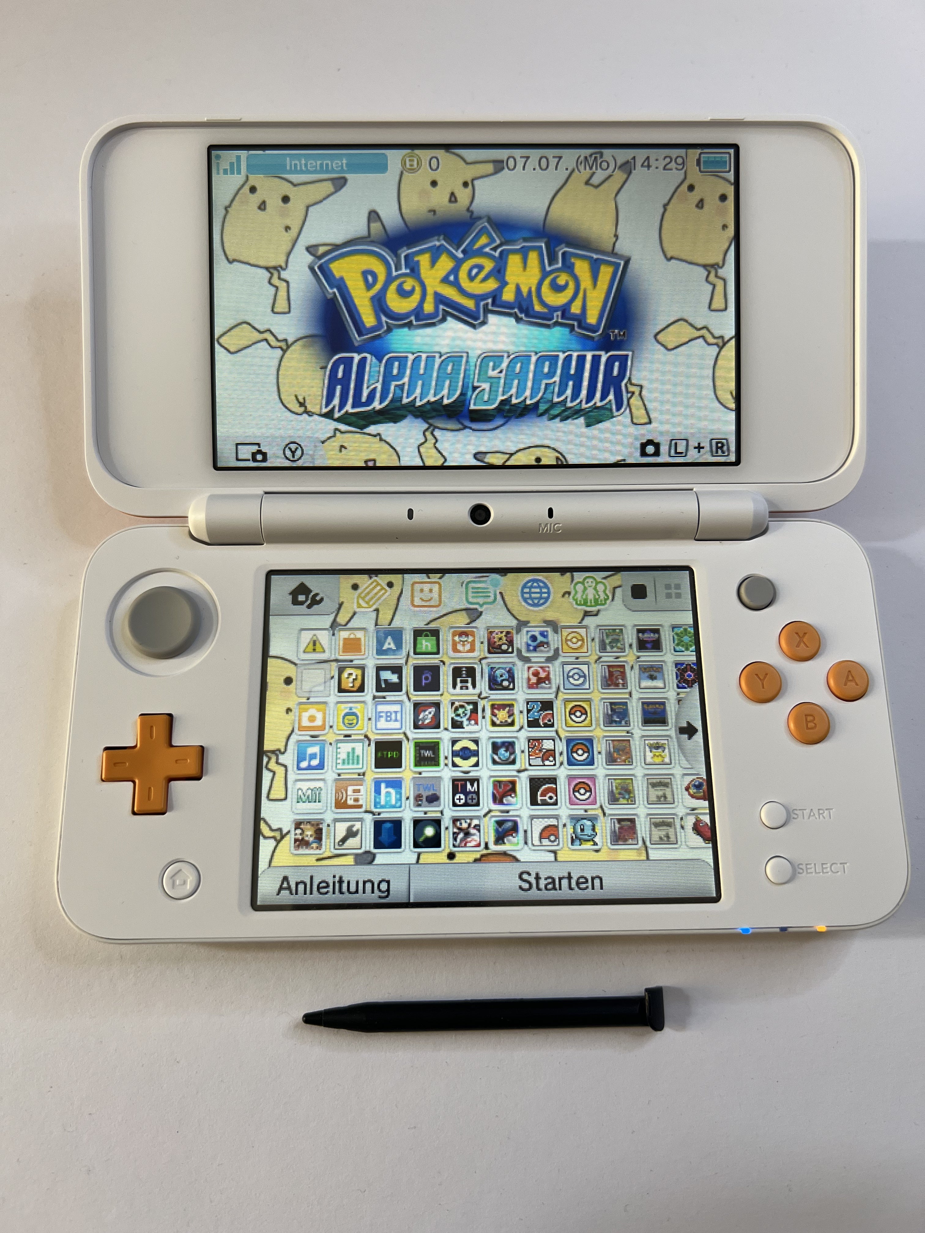 Nintendo New 2DS XL Konsole in weiß orange mit 128GB, Pokemon Bank, Poke Mover & vielen Extras