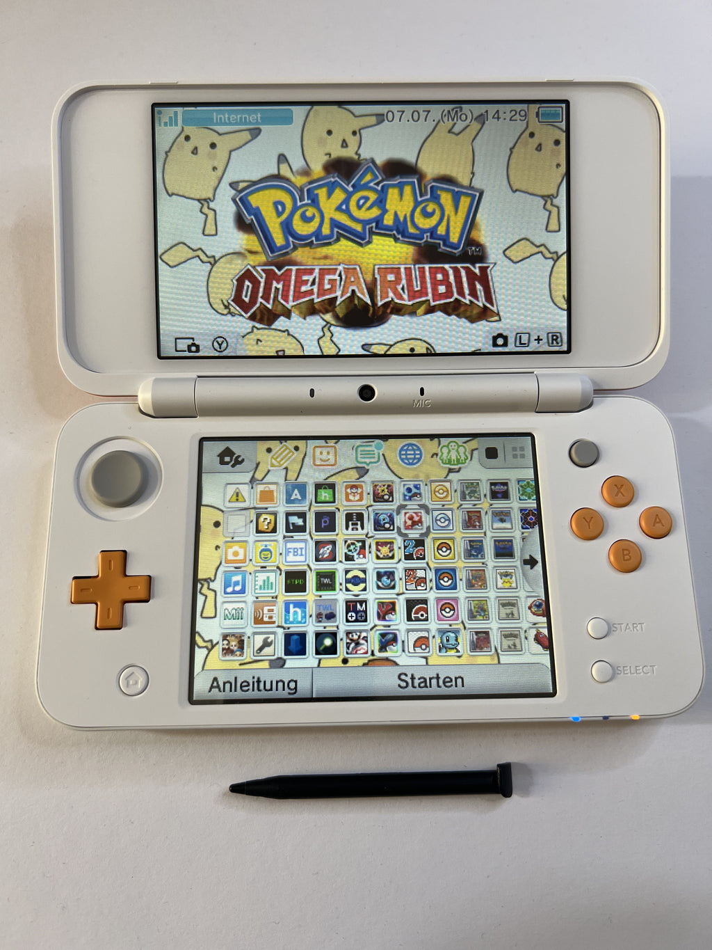 Nintendo New 2DS XL Konsole in weiß orange mit 128GB, Pokemon Bank, Poke Mover & vielen Extras