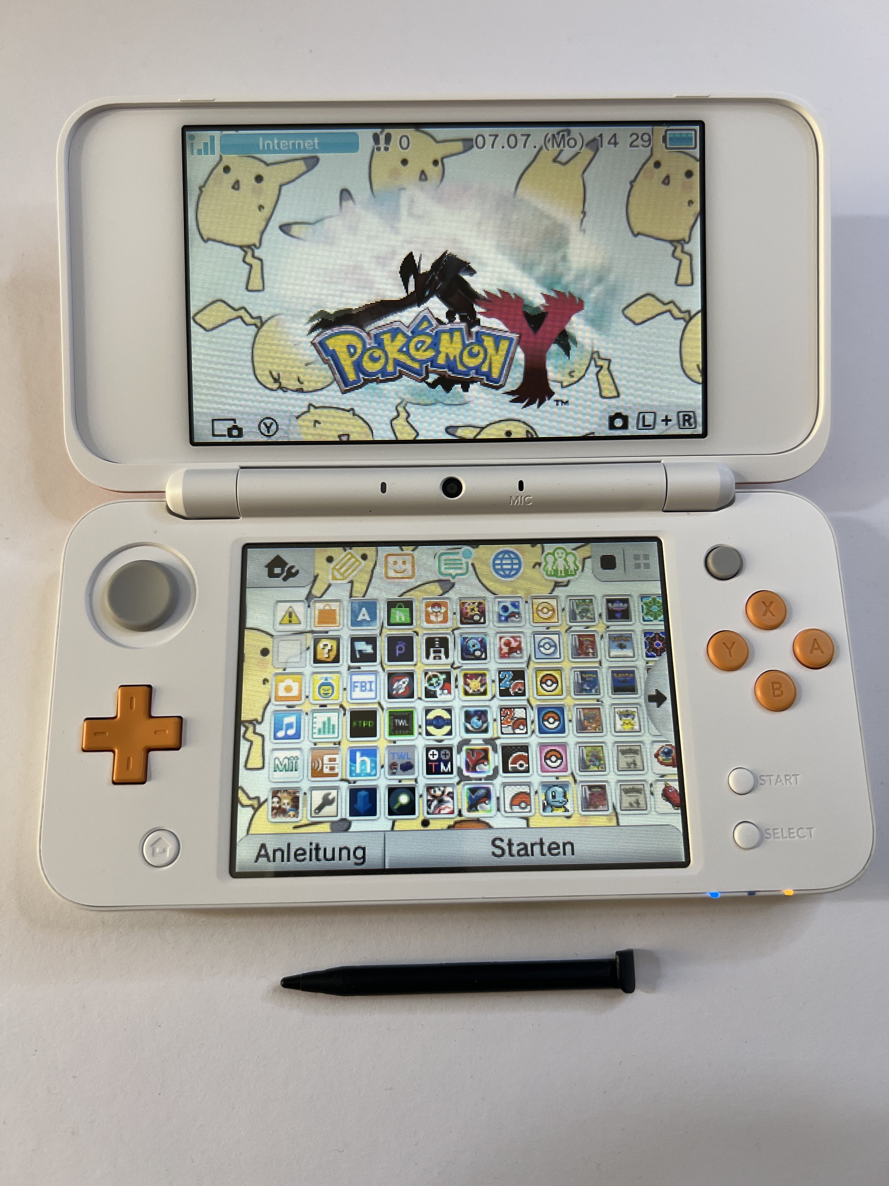 Nintendo New 2DS XL Konsole in weiß orange mit 128GB, Pokemon Bank, Poke Mover & vielen Extras
