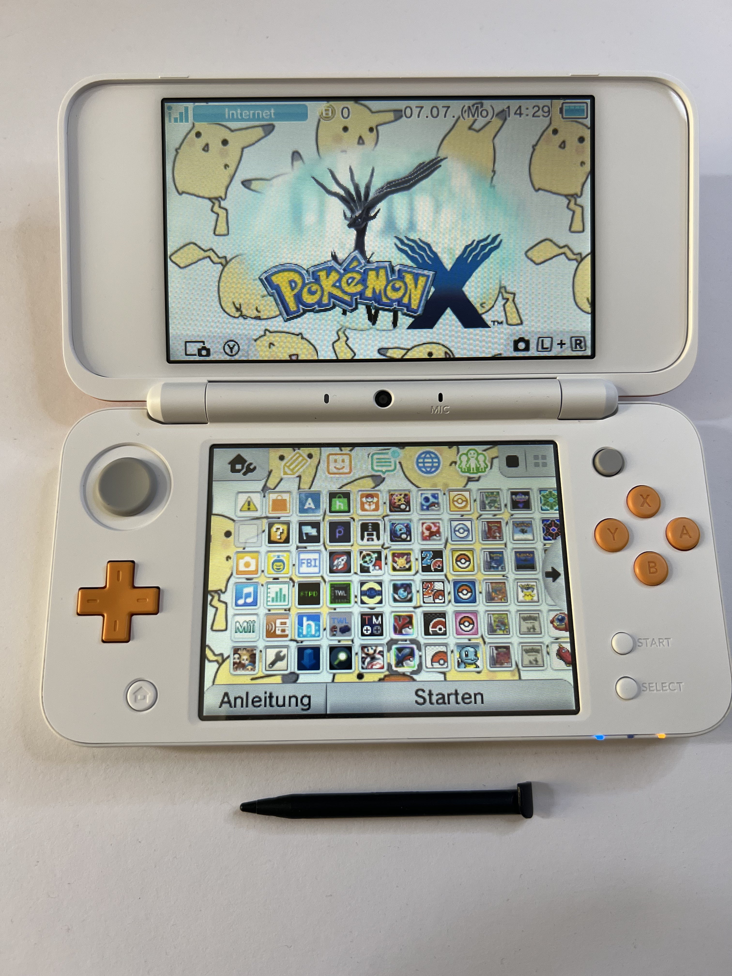 Nintendo New 2DS XL Konsole in weiß orange mit 128GB, Pokemon Bank, Poke Mover & vielen Extras