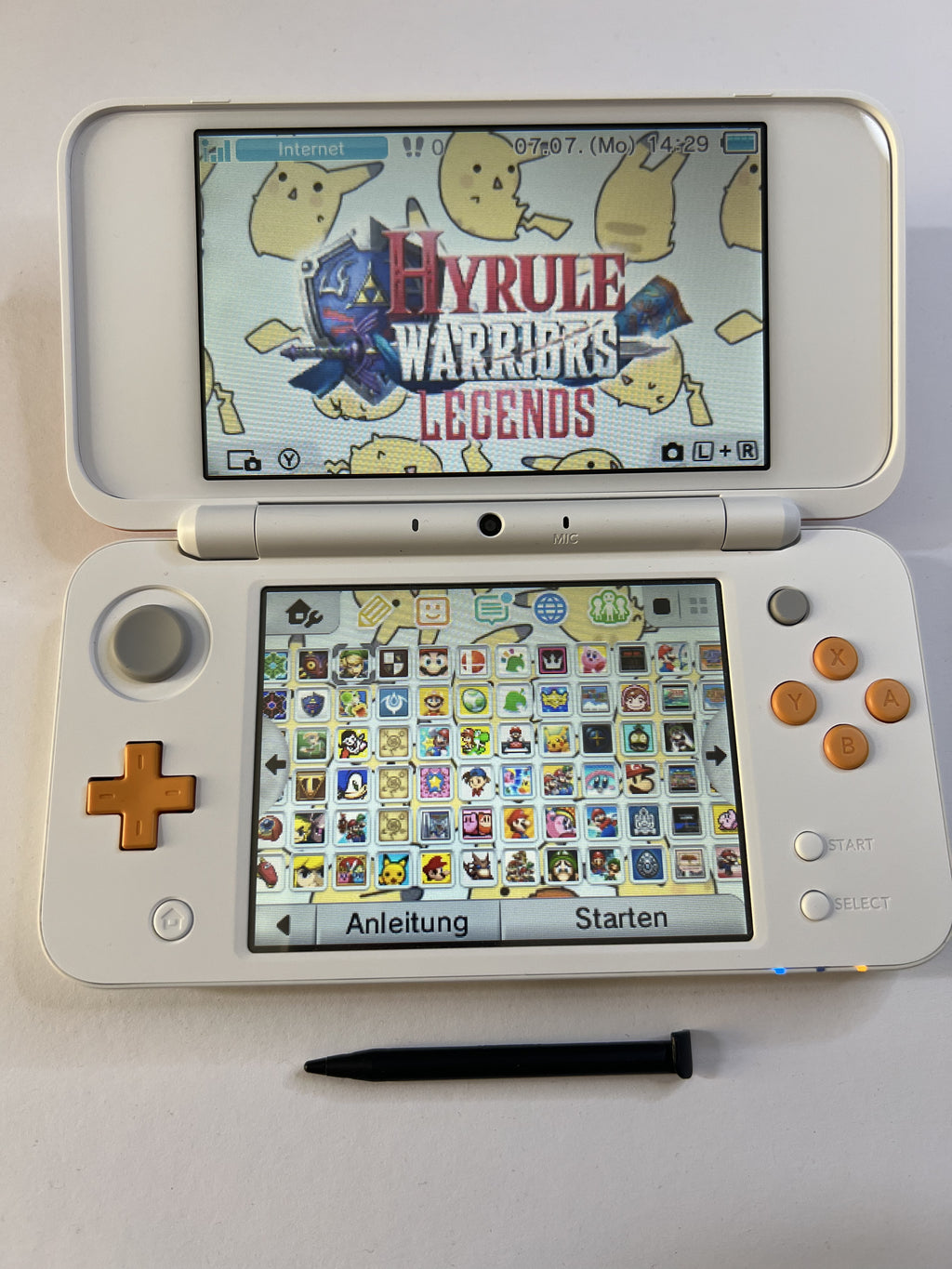 Nintendo New 2DS XL Konsole in weiß orange mit 128GB, Pokemon Bank, Poke Mover & vielen Extras