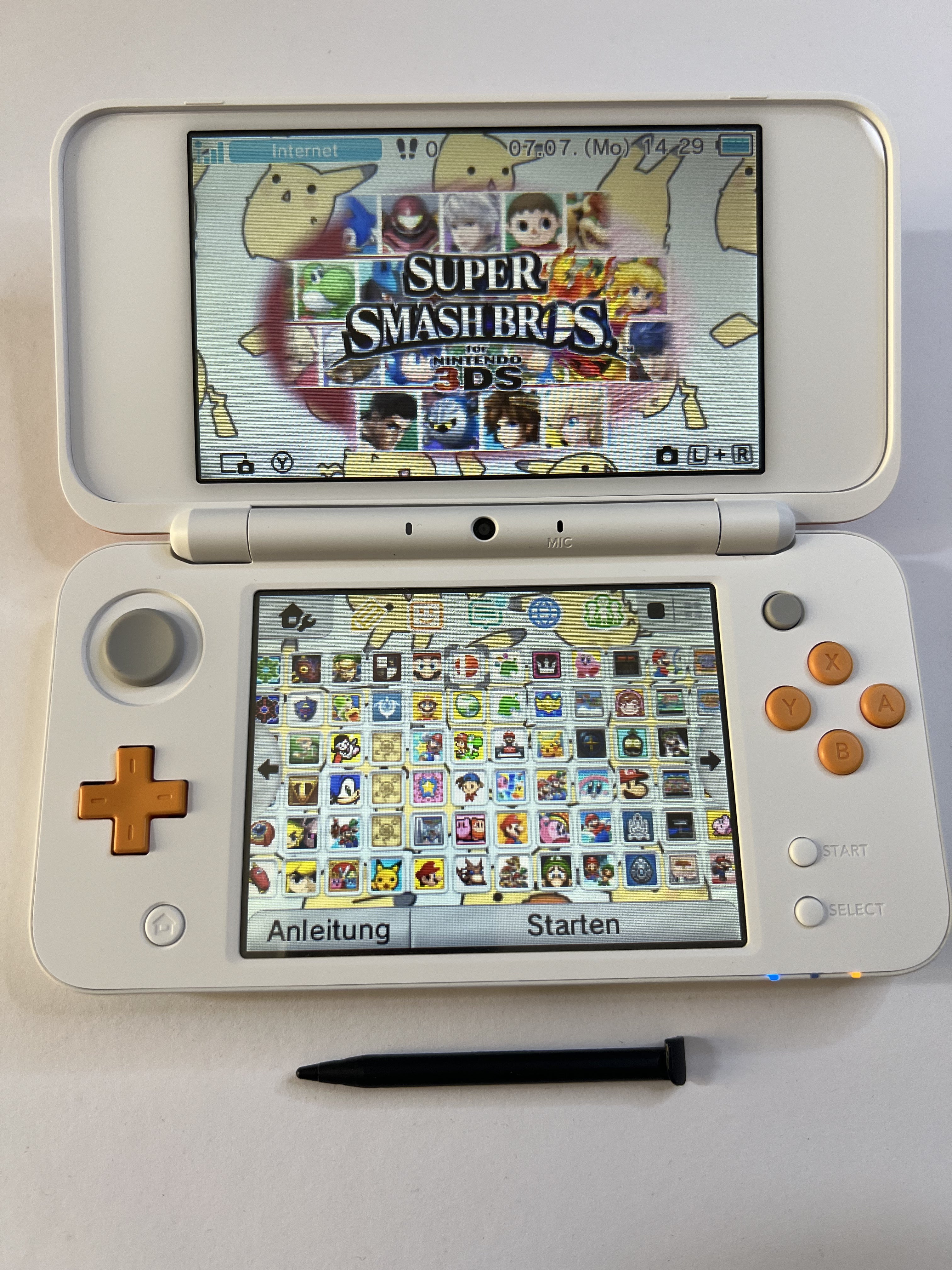 Nintendo New 2DS XL Konsole in weiß orange mit 128GB, Pokemon Bank, Poke Mover & vielen Extras