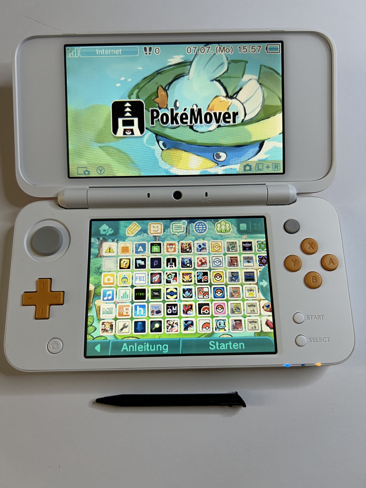 Nintendo New 2DS XL Konsole in weiß orange mit 128GB, Pokemon Bank, Poke Mover & vielen Extras