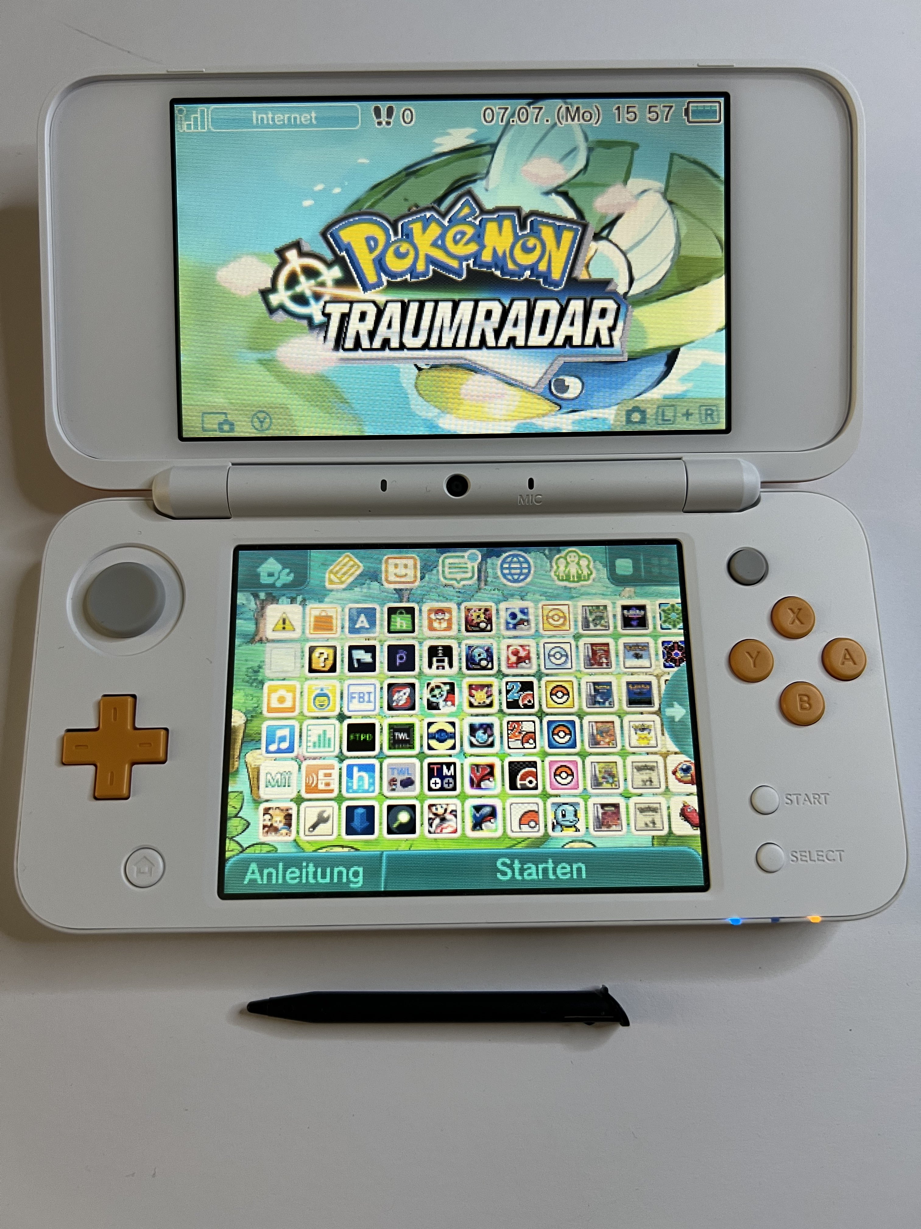 Nintendo New 2DS XL Konsole in weiß orange mit 128GB, Pokemon Bank, Poke Mover & vielen Extras