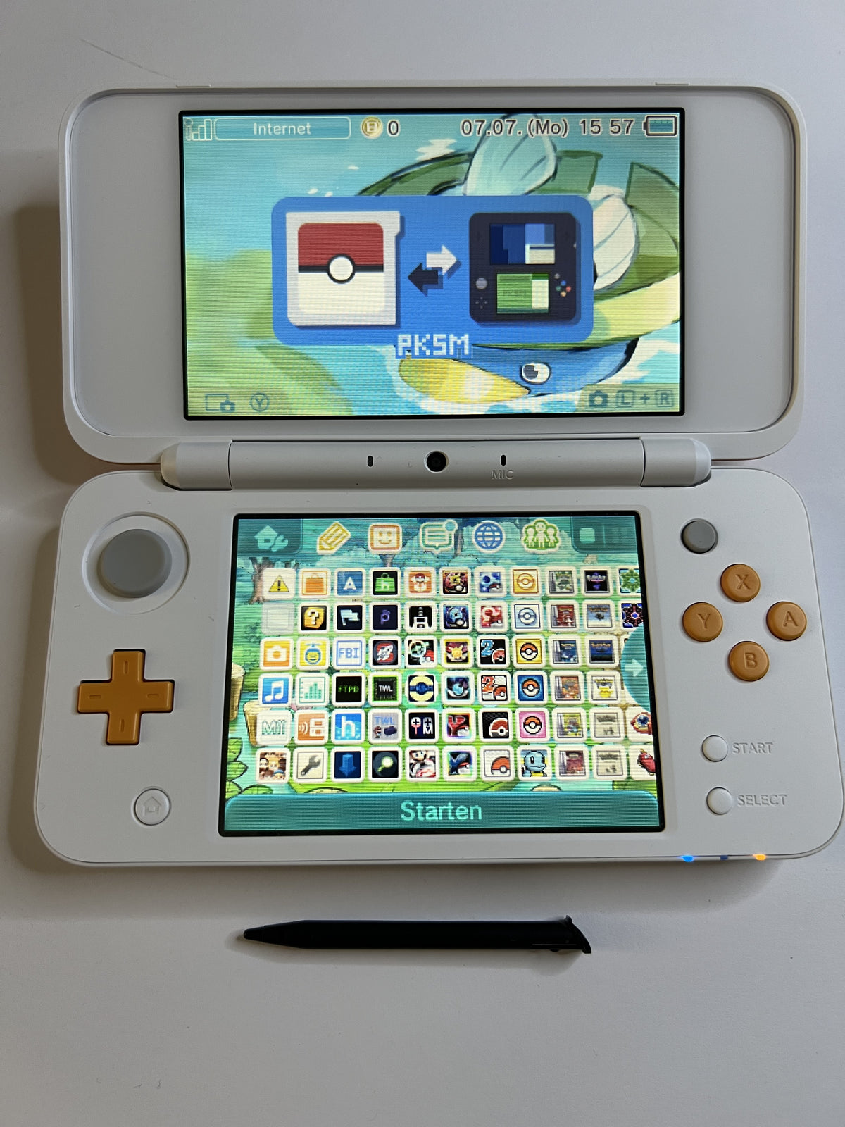Nintendo New 2DS XL Konsole in weiß orange mit 128GB, Pokemon Bank, Poke Mover & vielen Extras