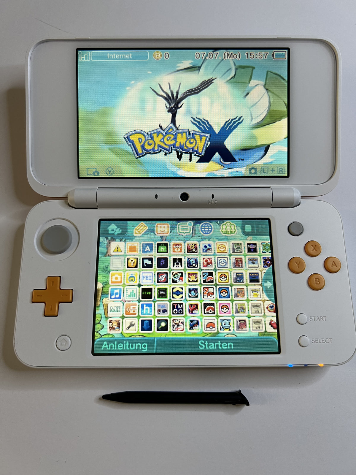 Nintendo New 2DS XL Konsole in weiß orange mit 128GB, Pokemon Bank, Poke Mover & vielen Extras