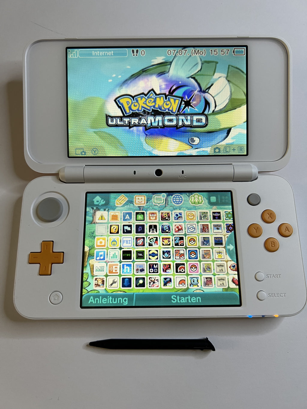 Nintendo New 2DS XL Konsole in weiß orange mit 128GB, Pokemon Bank, Poke Mover & vielen Extras