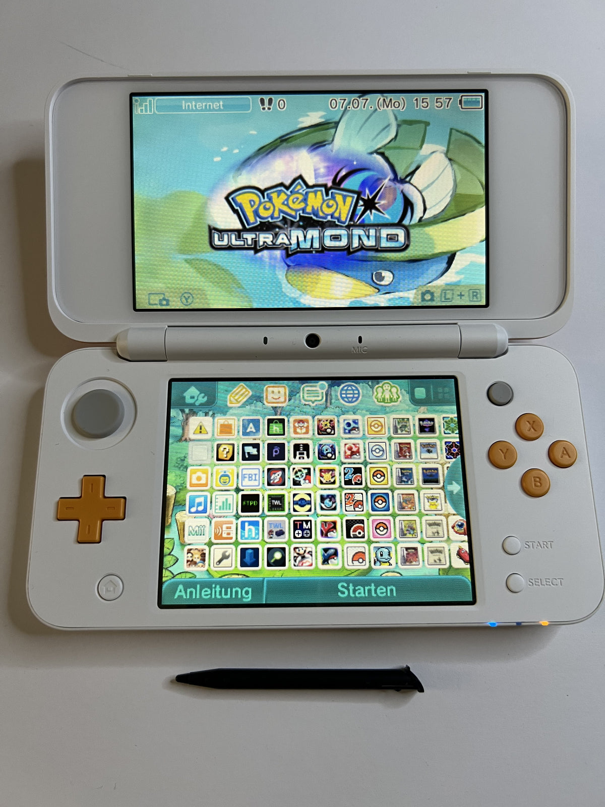 Nintendo New 2DS XL Konsole in weiß orange mit 128GB, Pokemon Bank, Poke Mover & vielen Extras
