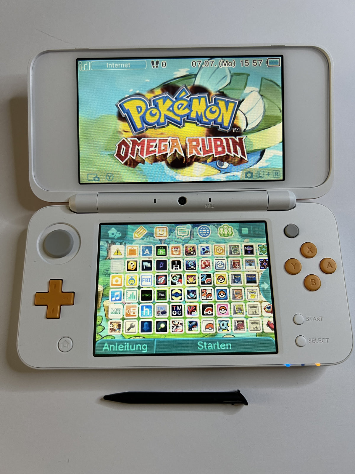 Nintendo New 2DS XL Konsole in weiß orange mit 128GB, Pokemon Bank, Poke Mover & vielen Extras