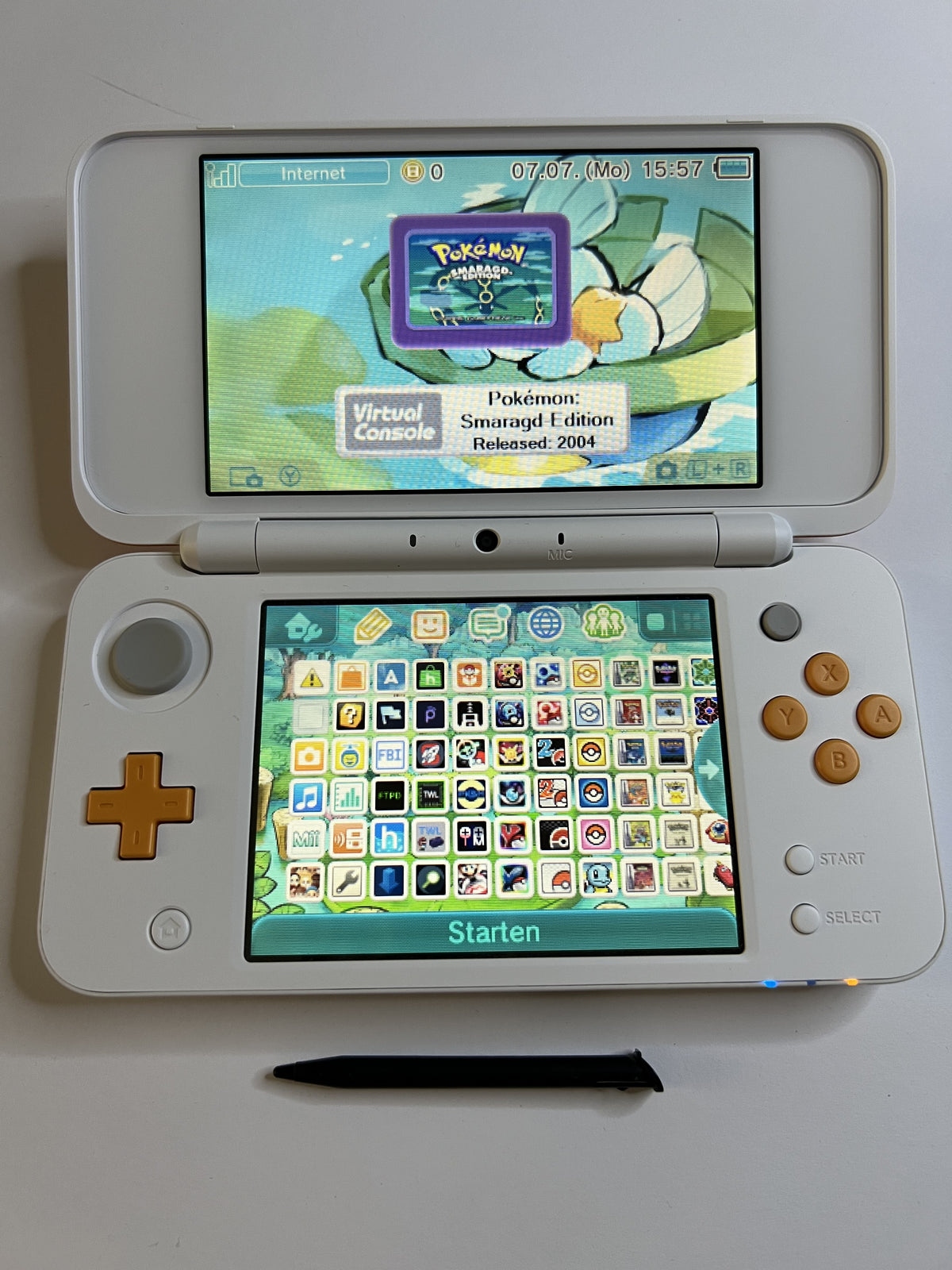 Nintendo New 2DS XL Konsole in weiß orange mit 128GB, Pokemon Bank, Poke Mover & vielen Extras