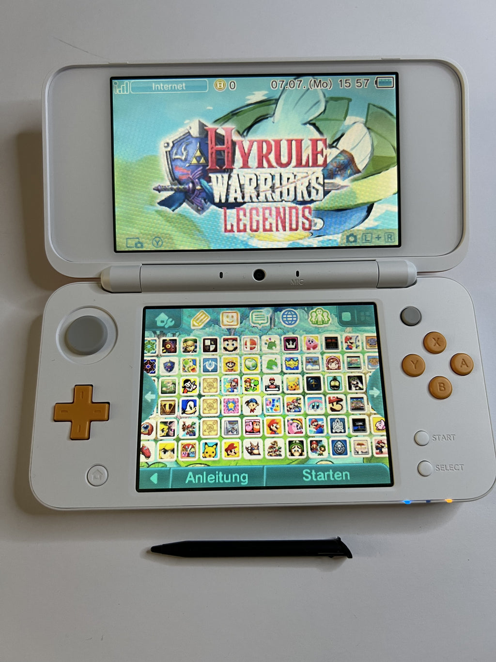 Nintendo New 2DS XL Konsole in weiß orange mit 128GB, Pokemon Bank, Poke Mover & vielen Extras