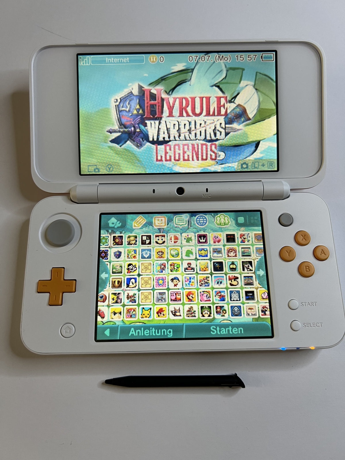 Nintendo New 2DS XL Konsole in weiß orange mit 128GB, Pokemon Bank, Poke Mover & vielen Extras