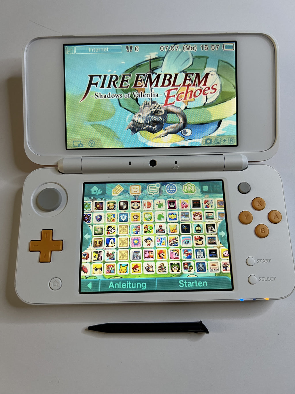 Nintendo New 2DS XL Konsole in weiß orange mit 128GB, Pokemon Bank, Poke Mover & vielen Extras