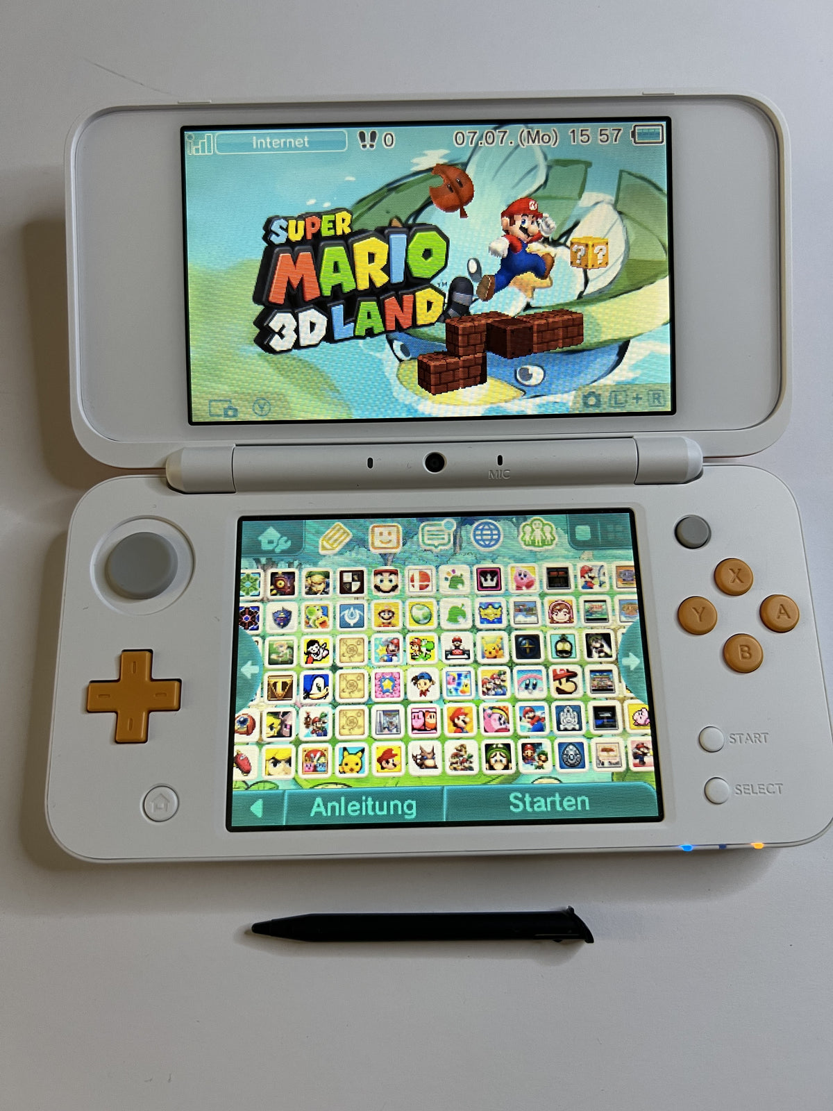 Nintendo New 2DS XL Konsole in weiß orange mit 128GB, Pokemon Bank, Poke Mover & vielen Extras