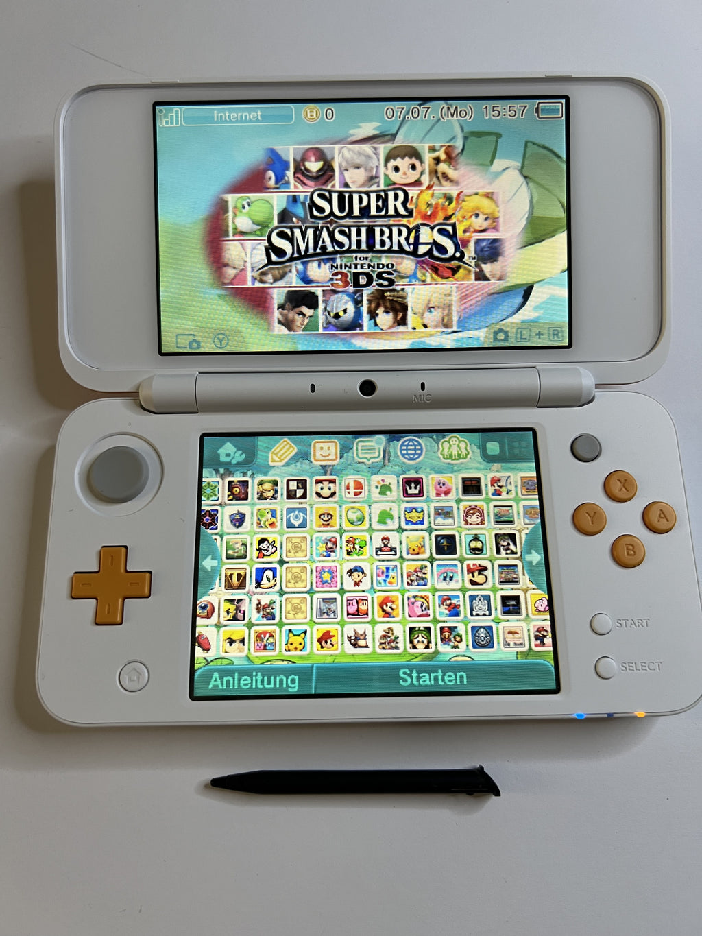 Nintendo New 2DS XL Konsole in weiß orange mit 128GB, Pokemon Bank, Poke Mover & vielen Extras