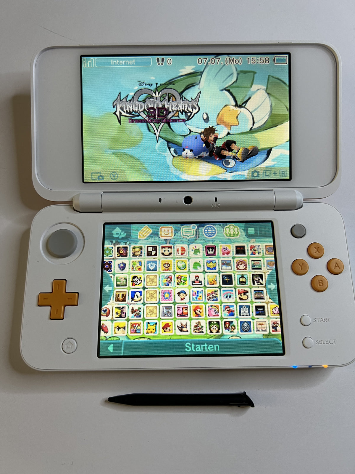 Nintendo New 2DS XL Konsole in weiß orange mit 128GB, Pokemon Bank, Poke Mover & vielen Extras