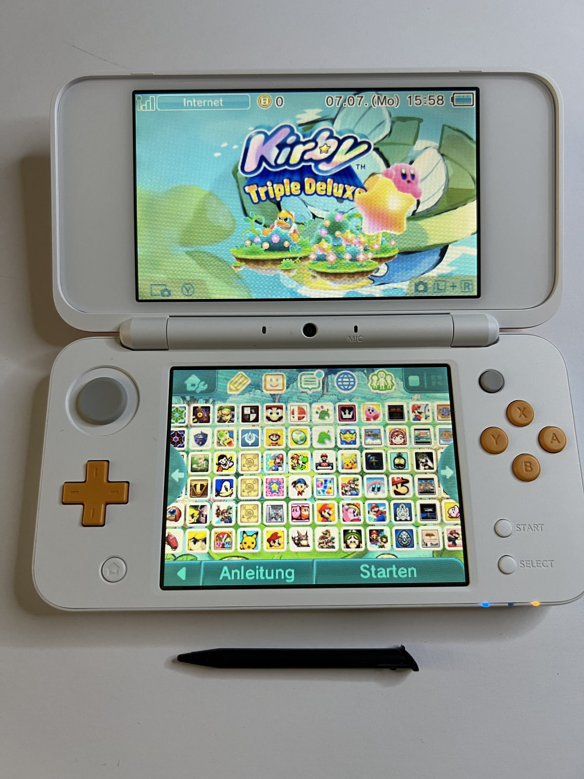 Nintendo New 2DS XL Konsole in weiß orange mit 128GB, Pokemon Bank, Poke Mover & vielen Extras