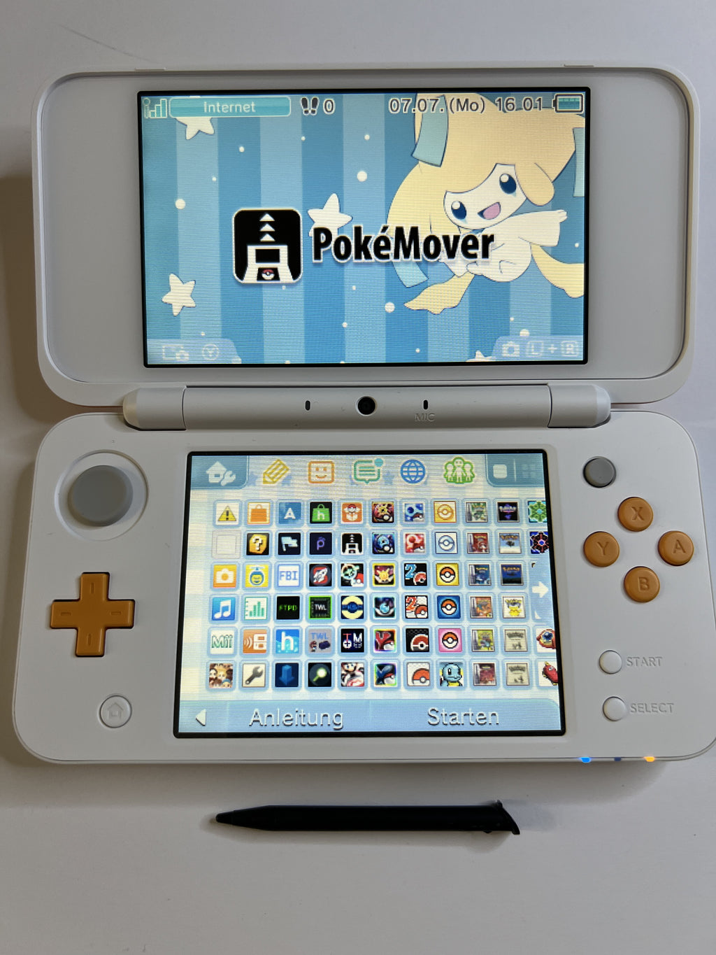 Nintendo New 2DS XL Konsole in weiß orange in OVP mit 128GB, Pokemon Bank, Poke Mover & vielen Extras