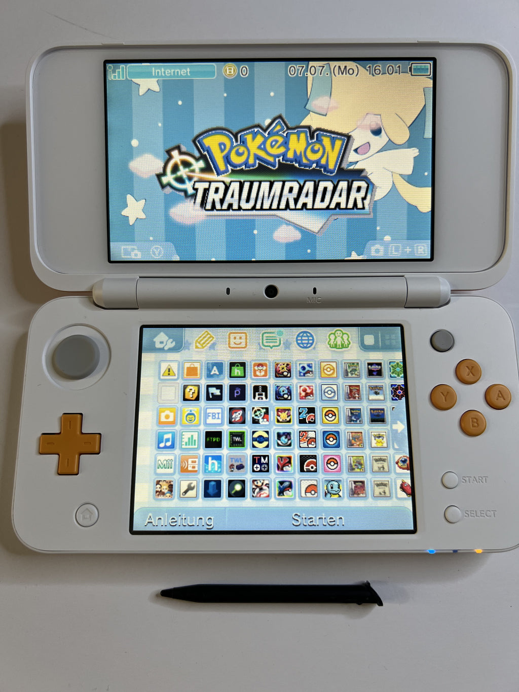 Nintendo New 2DS XL Konsole in weiß orange in OVP mit 128GB, Pokemon Bank, Poke Mover & vielen Extras